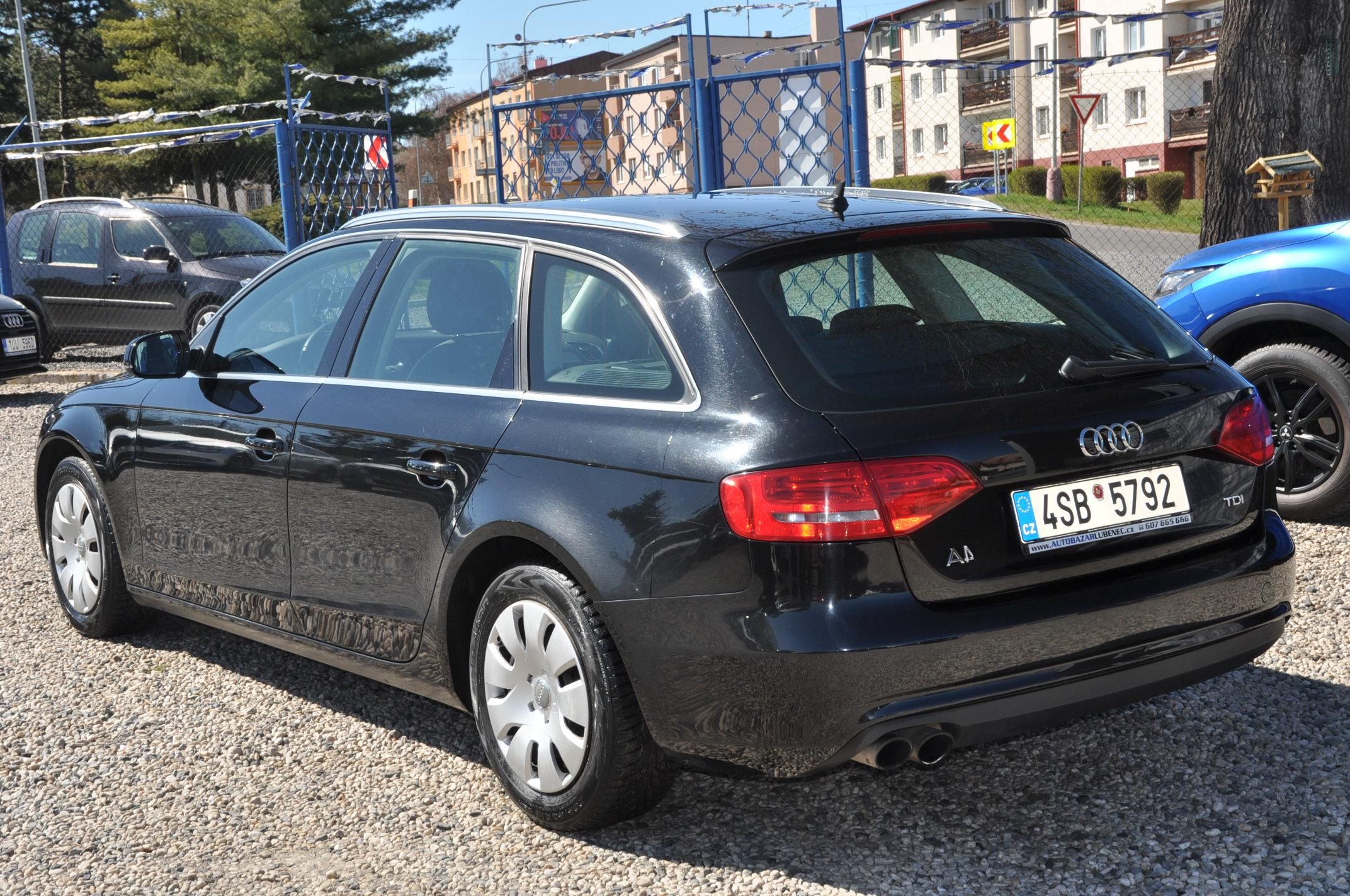 Audi A4, 2.0TDi 110kW KOMBI A/T - fotka 4