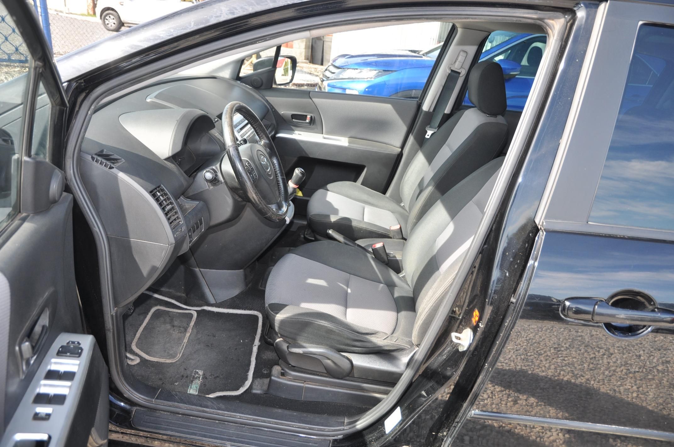 Mazda 5, 2.0MZR-CD 81kW 7.míst - fotka 6