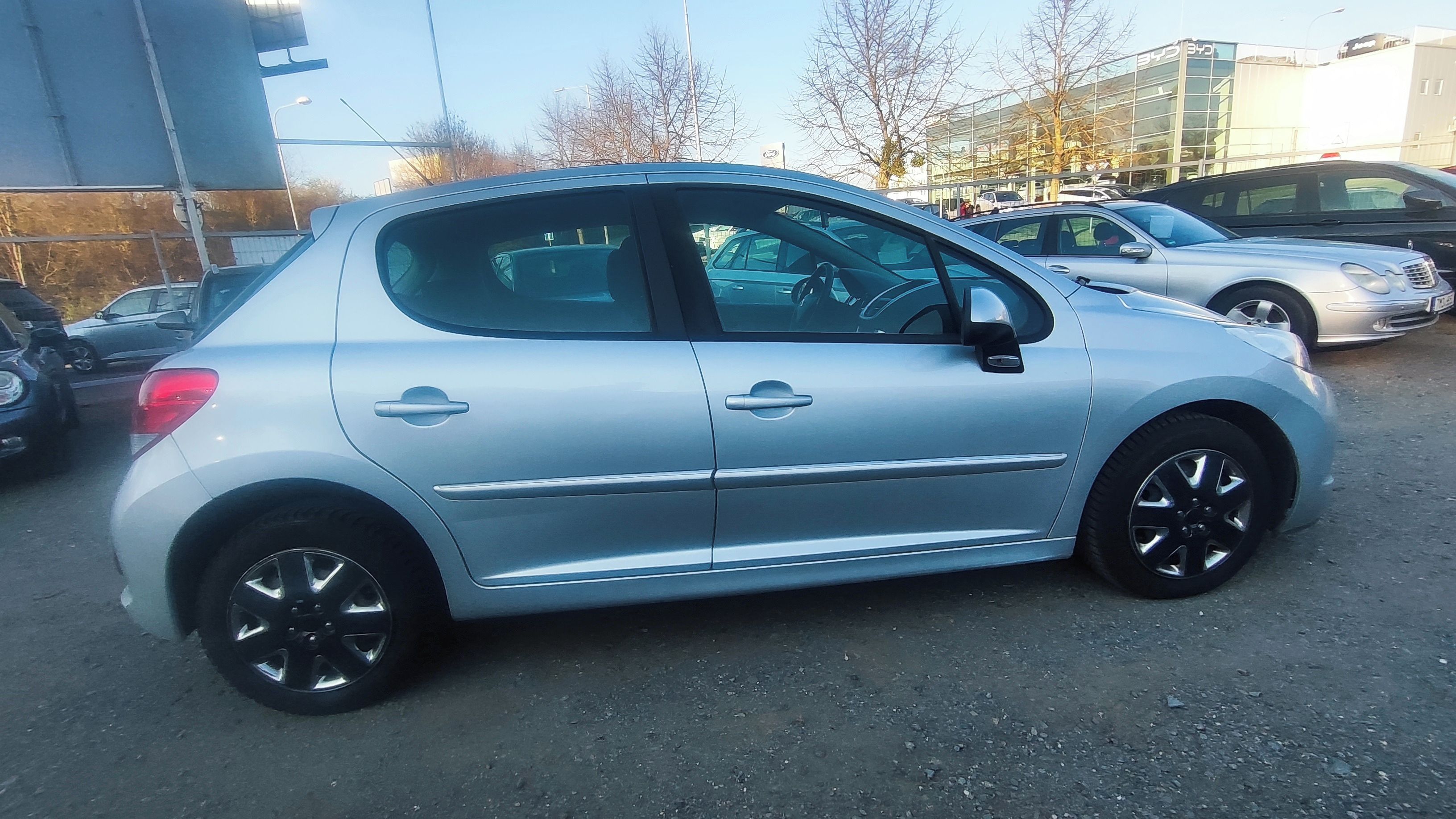 Peugeot 207, 1.4 VTi 70kW - fotka 5