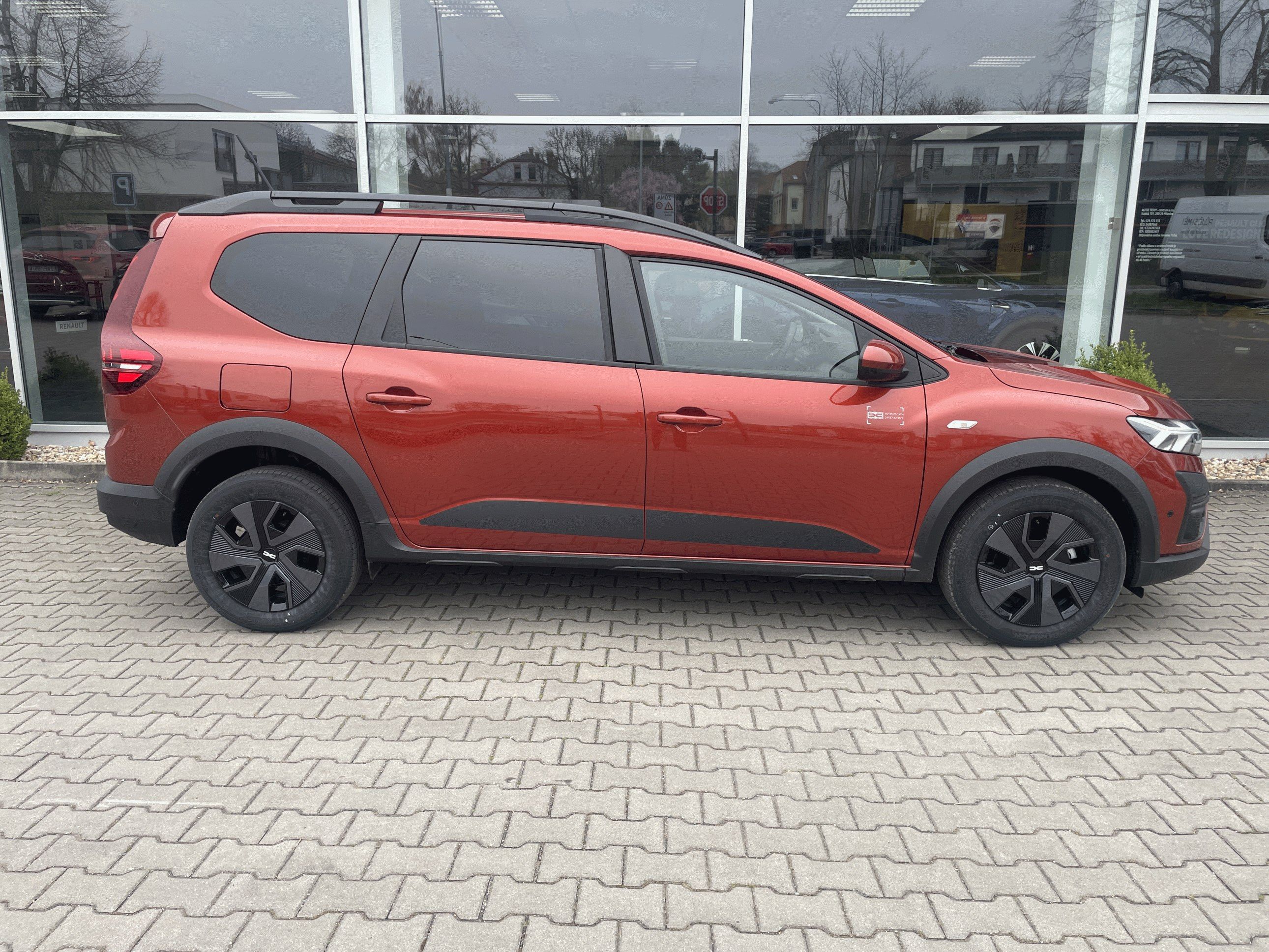 Dacia Jogger, TCe 110 Expression 7 míst - fotka 3