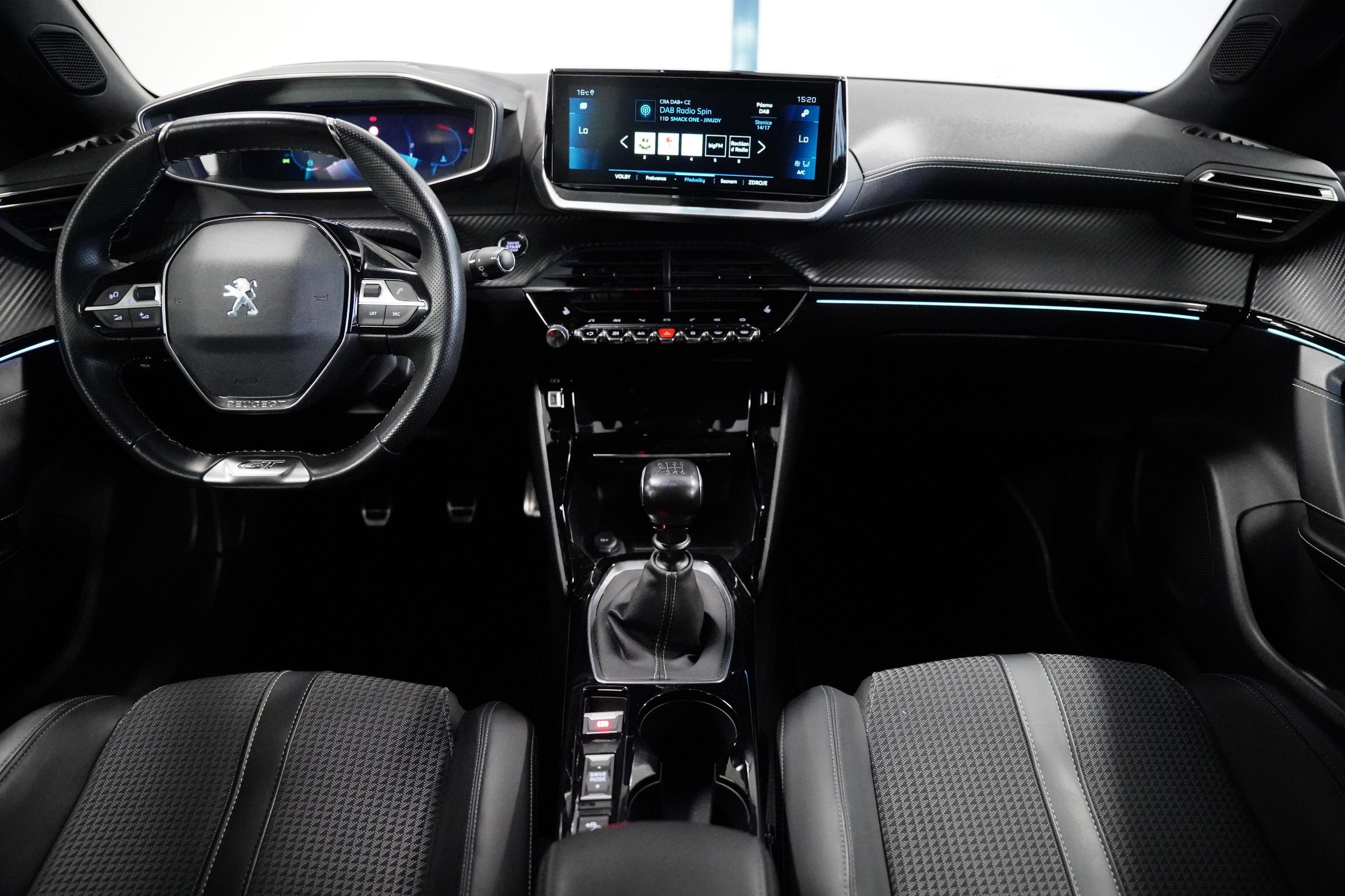 Peugeot 2008, 1.2 PureTech 96 kW GT - fotka 5