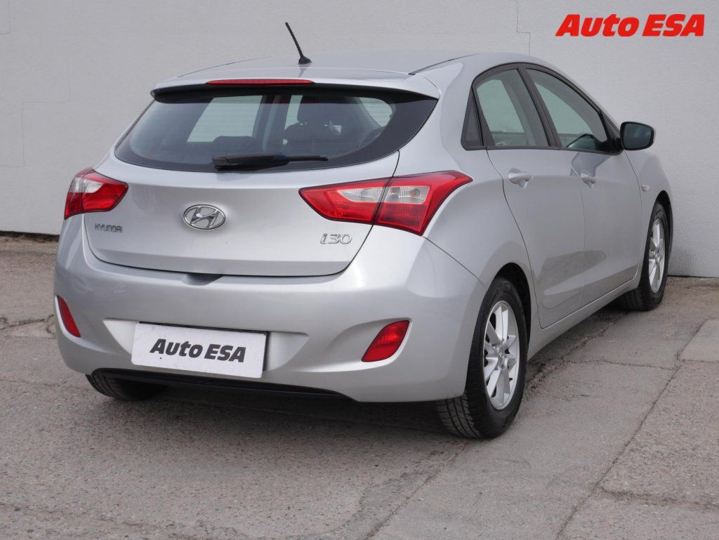 Hyundai i30, 1.4 i,ČR,AC - fotka 6