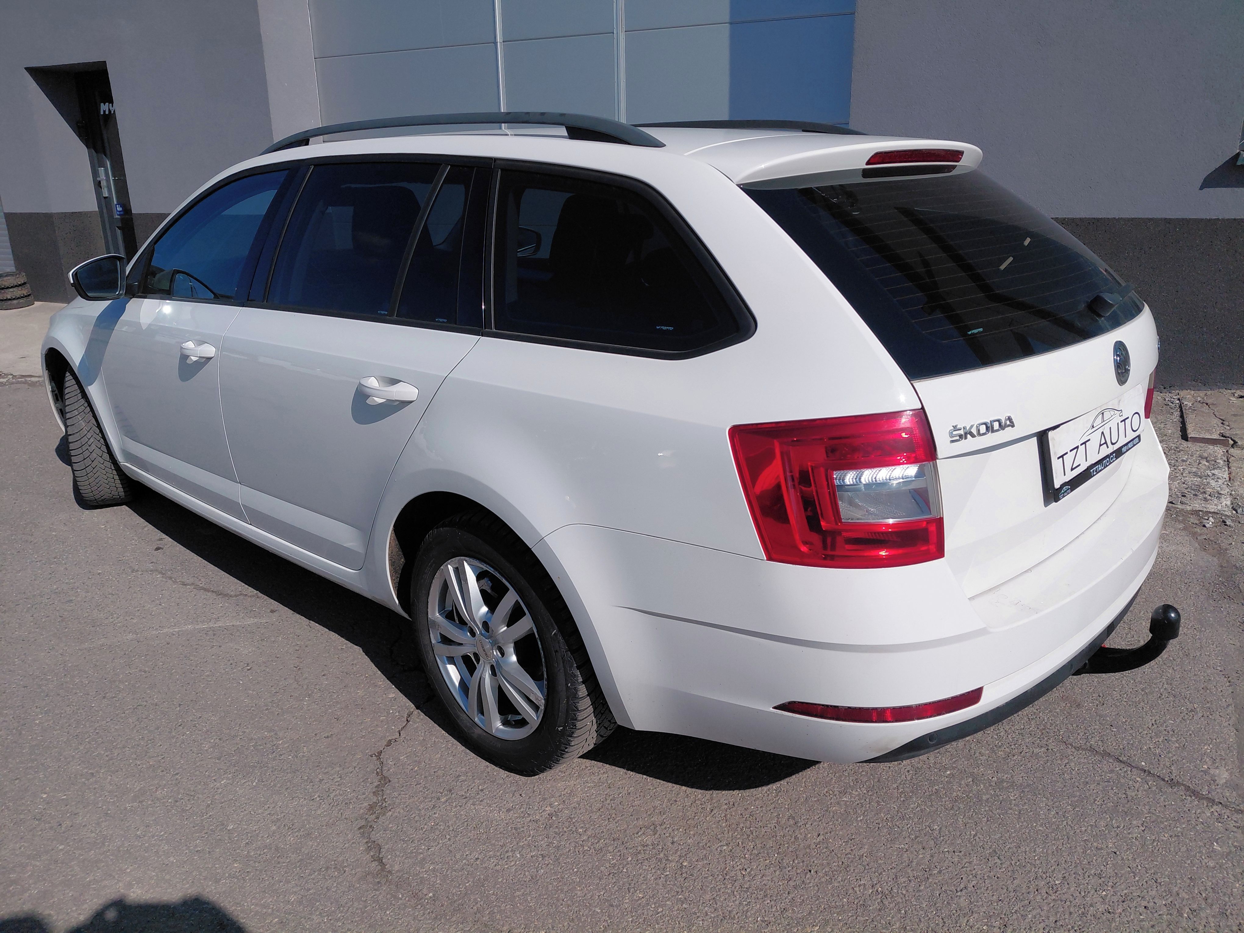 Škoda Octavia, III 1.6 TDi 85 kW FACELIFT - fotka 6