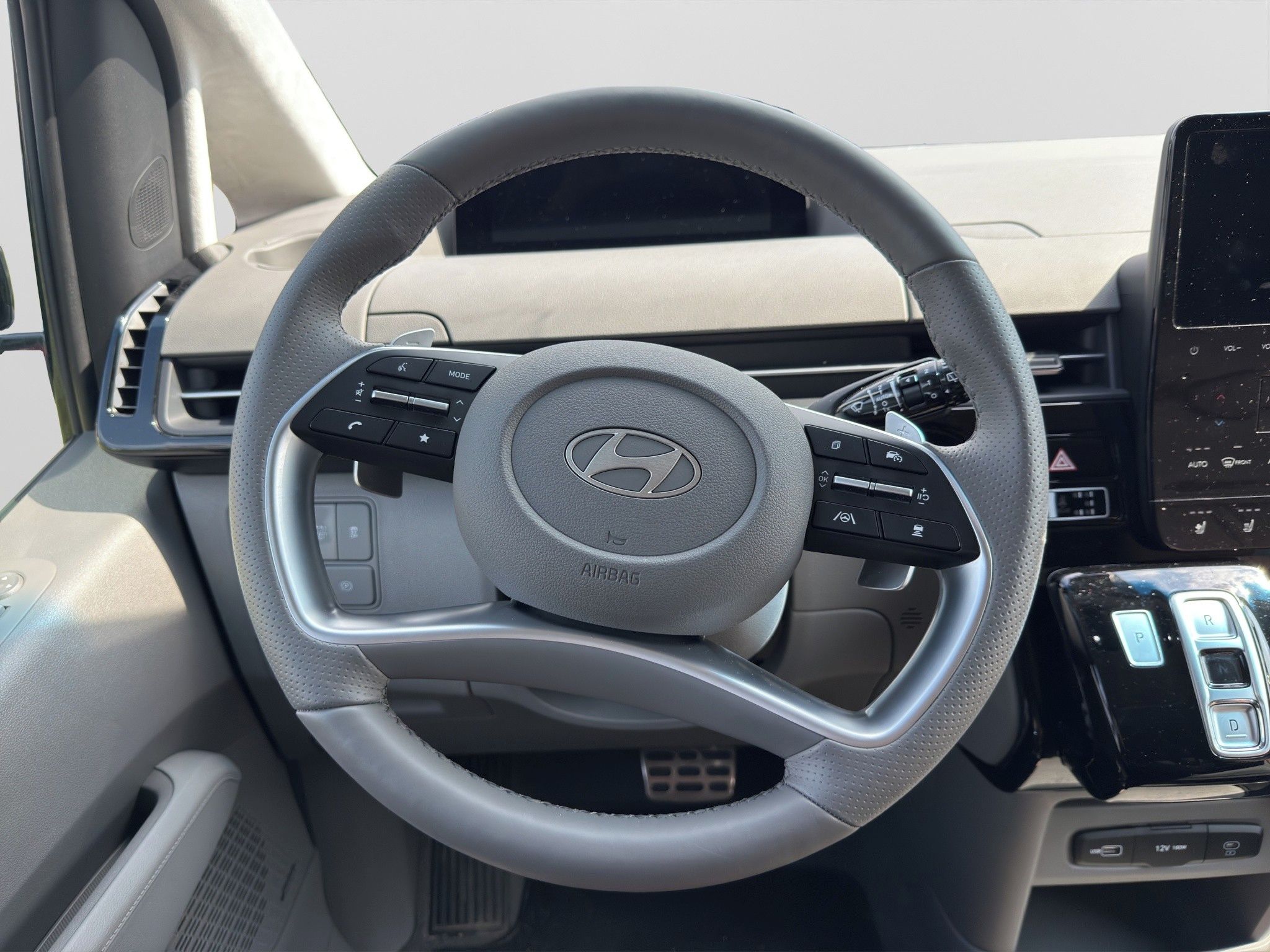Hyundai Staria, LUXURY 7 míst 1,6 T-GDI HEV - fotka 6