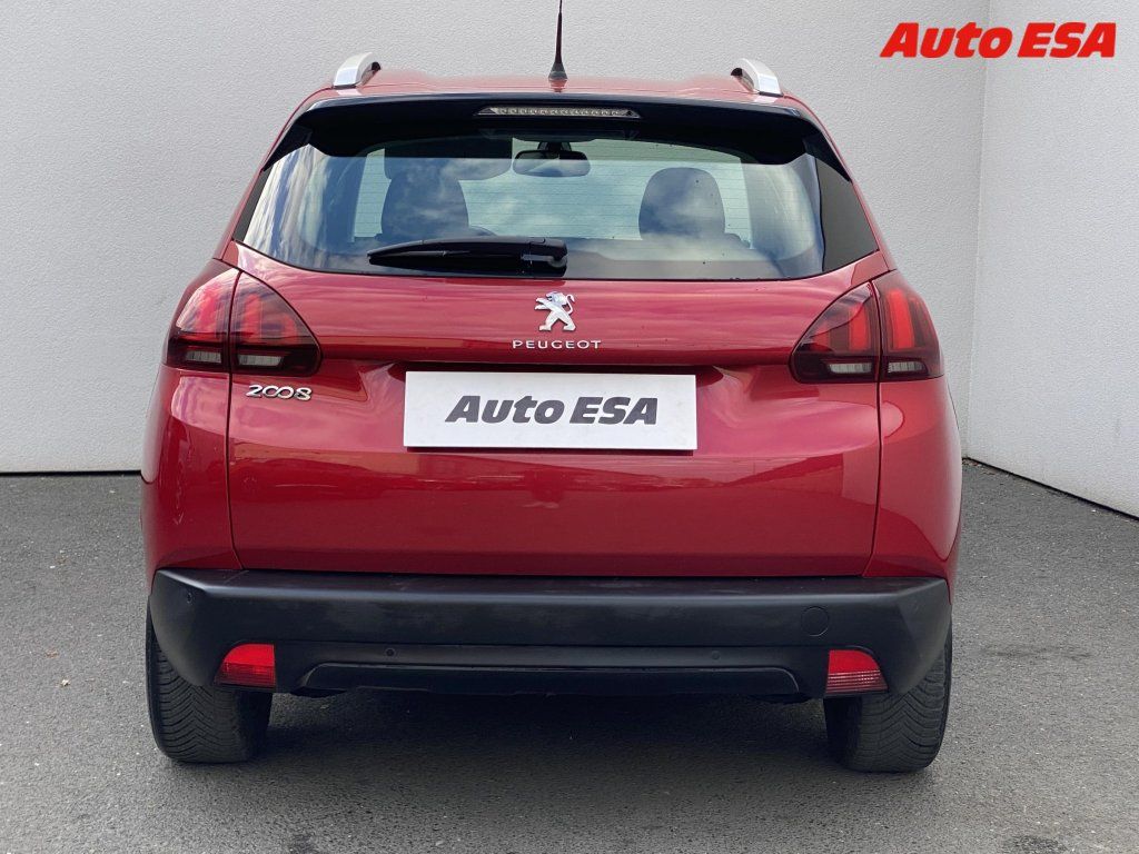 Peugeot 2008, 1.2 PT,ČR,Allure - fotka 5