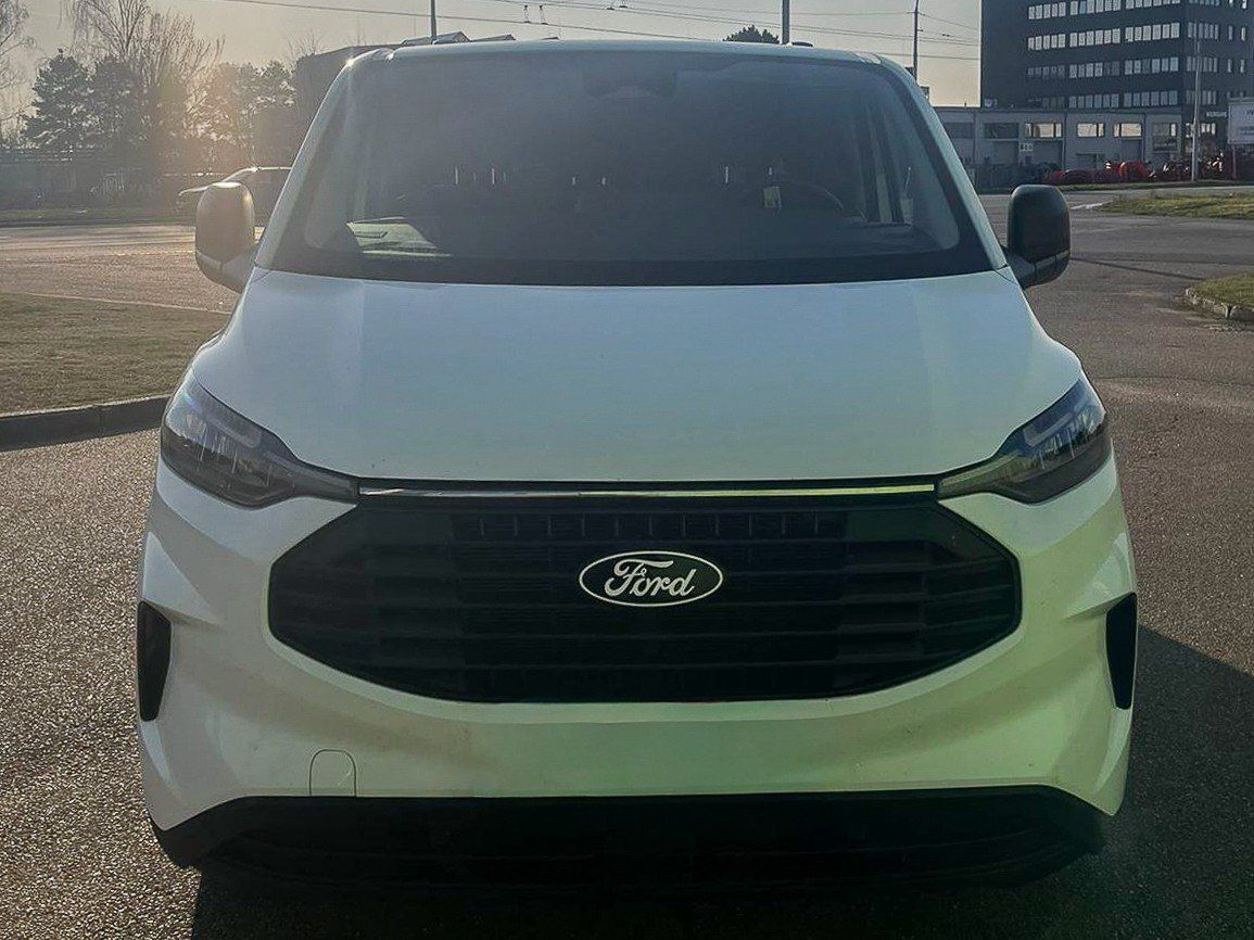 Ford Transit Custom, 2.0 TDCi 100kW 6 míst L2H1 - fotka 2