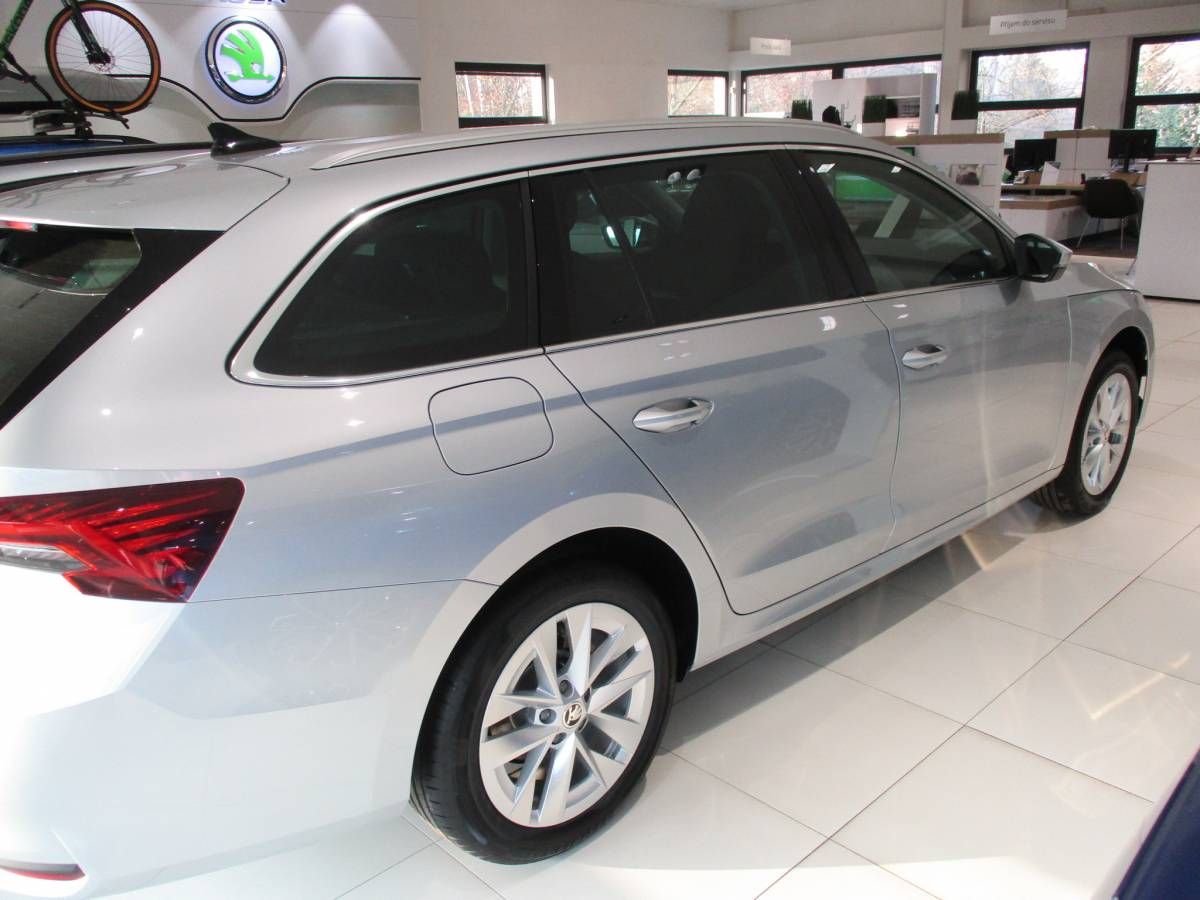 Škoda Octavia, Combi Top Selection 2,0 TDI/11 - fotka 4