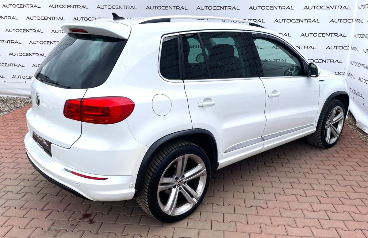 Volkswagen Tiguan, 2,0 TDi,103kW,R-line,4x4,serv. - fotka 4