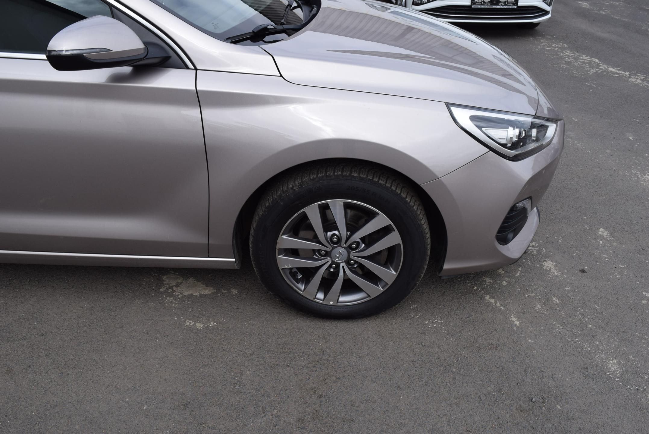 Hyundai i30, 1.6CRDi 85kw STYLE 7°AUTOMAT - fotka 5