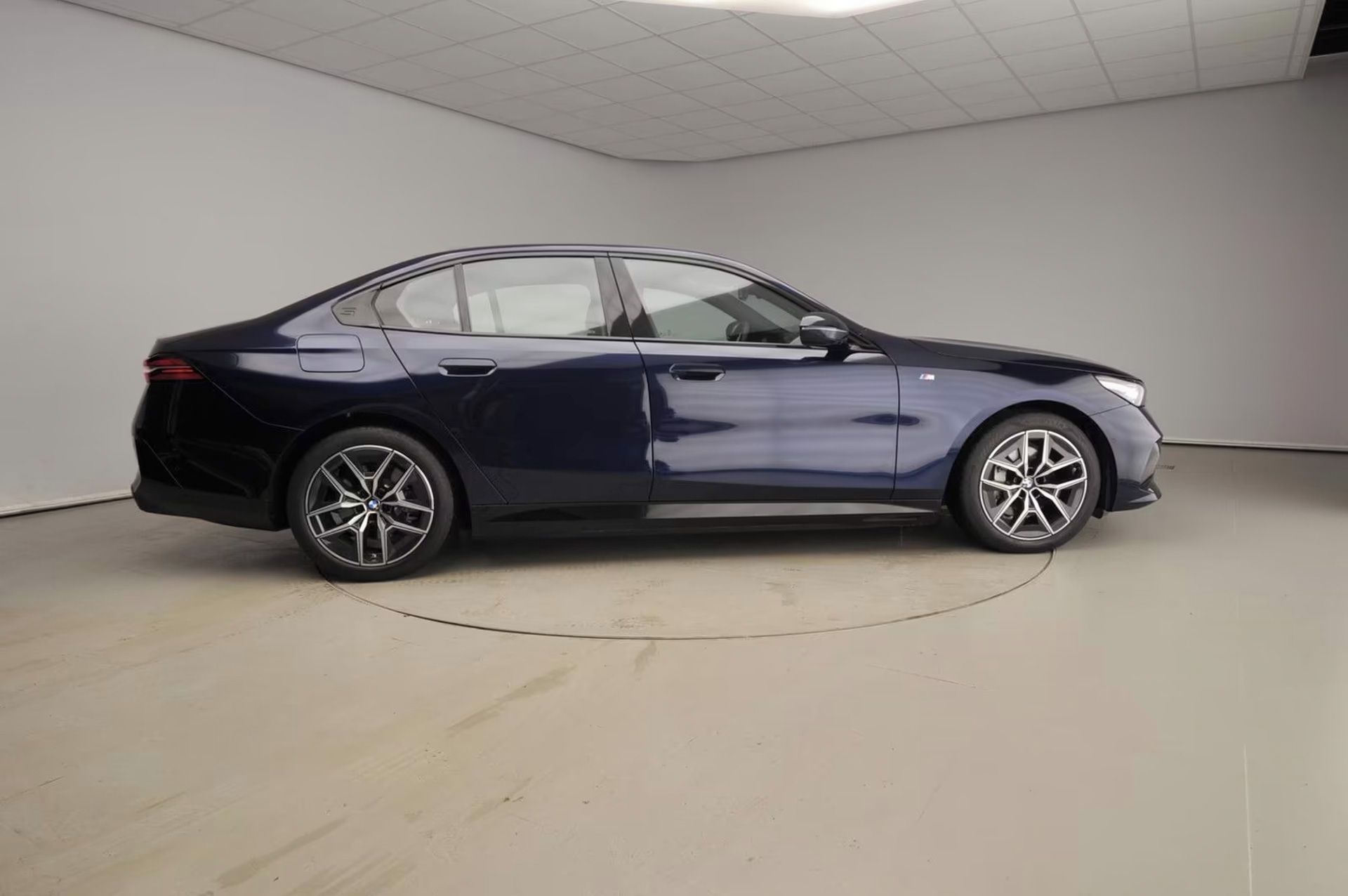 BMW i5, xDrive40 M-Sport 4zon H/K Vent - fotka 4