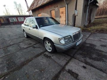 Mb124 300 D,6 V,1992,1. Maj ČR