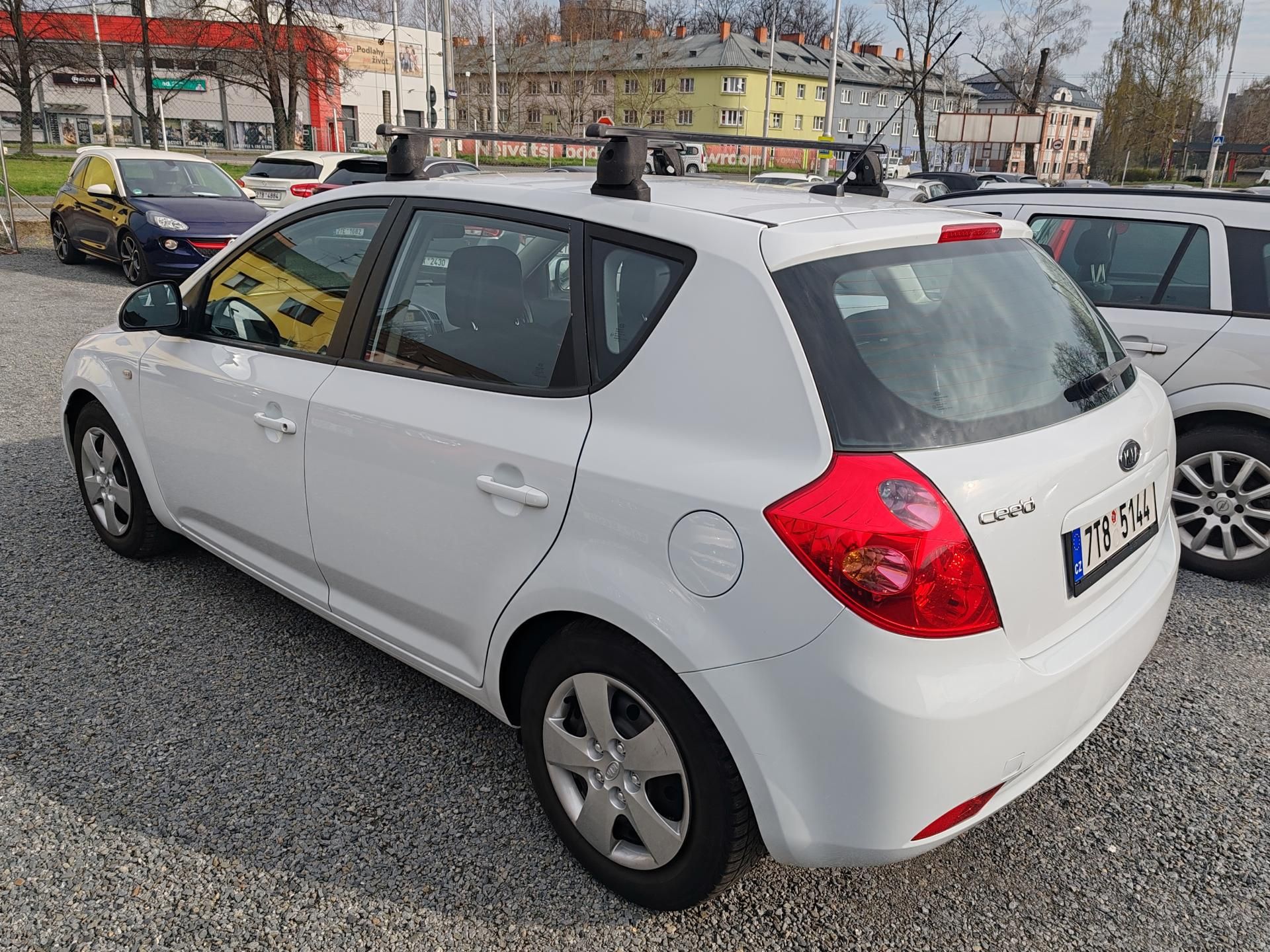 Kia Cee´d, 1.4 - fotka 4