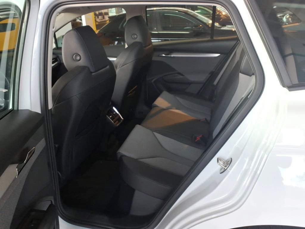 Škoda Enyaq iV, 109kw, 52kwh - fotka 6