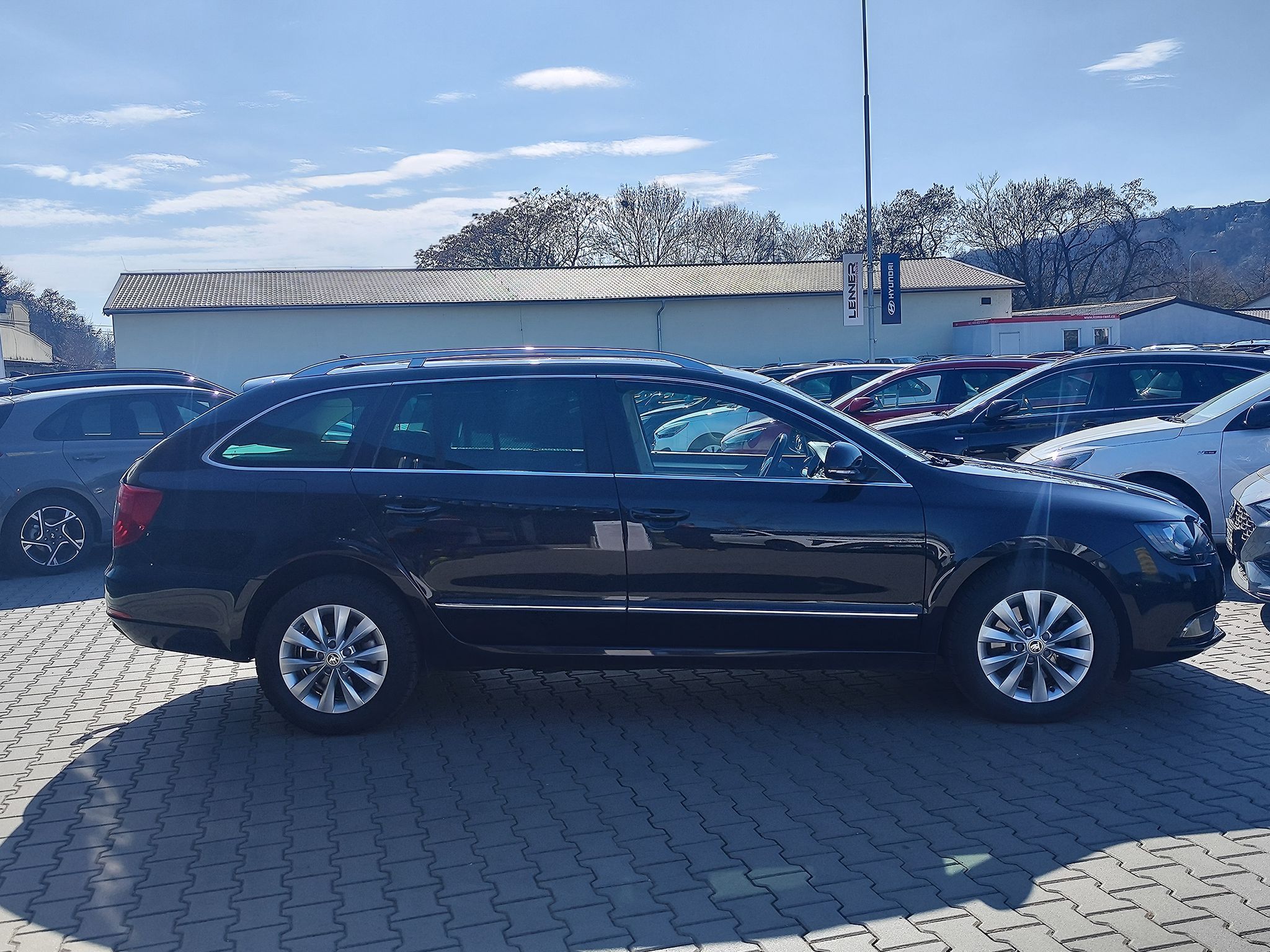 Škoda Superb, 2.0 TDi/125 kW Elegance DSG - fotka 4