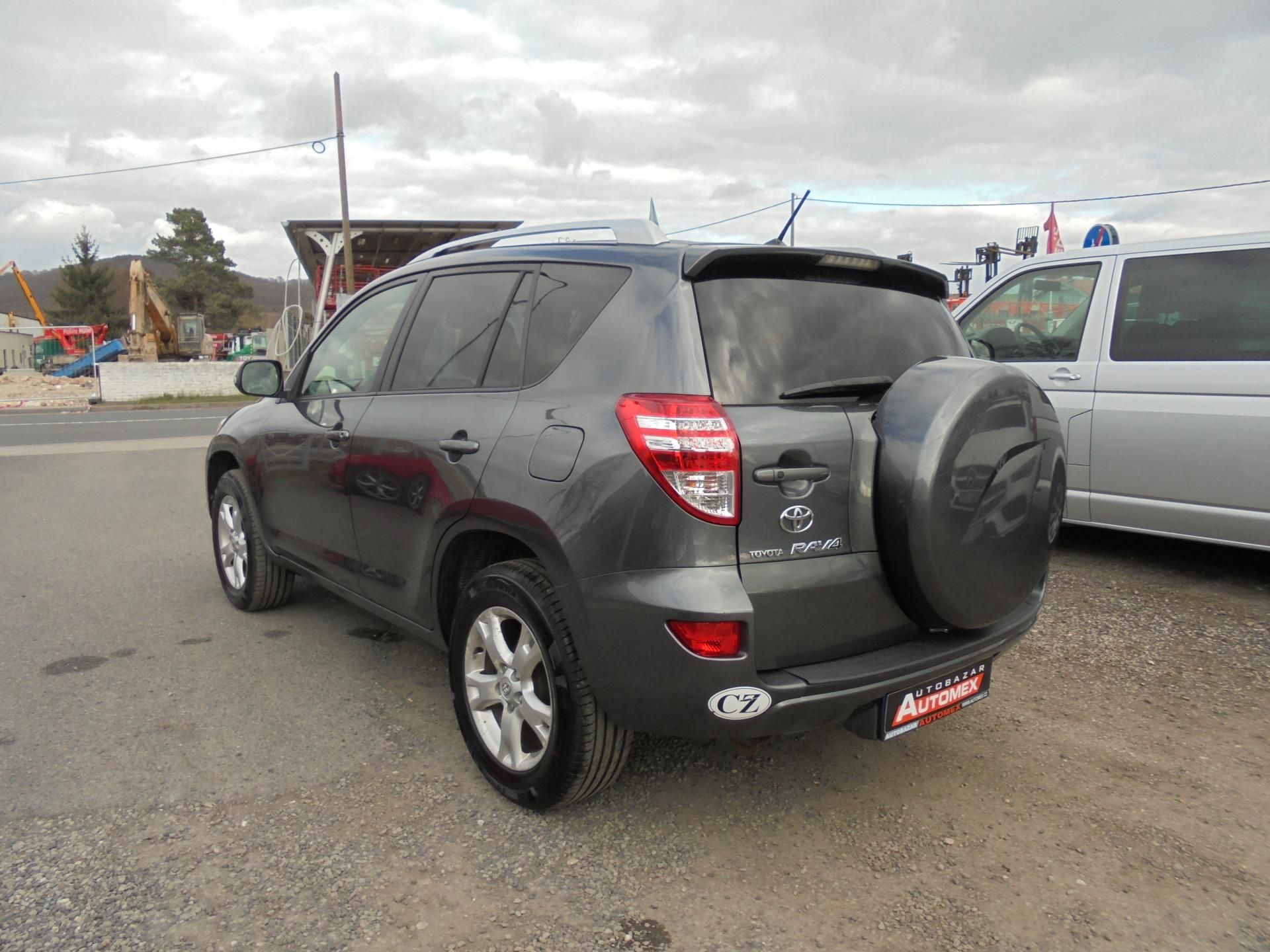 Toyota Rav4, 2.2 D-4D- 4x4- DIGIKLIMA- KŮŽE - fotka 5