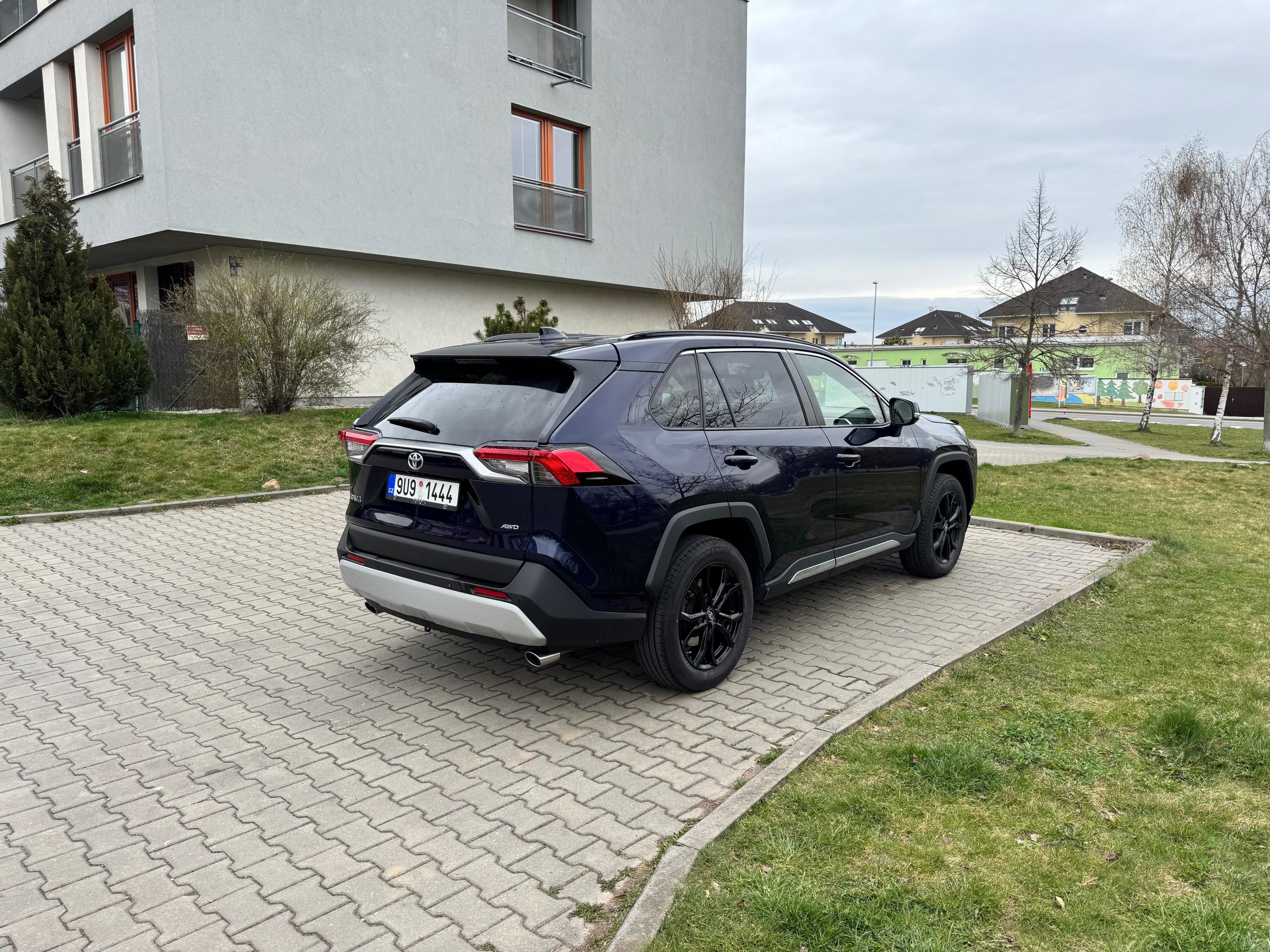Toyota Rav4, 4x4, manuál, 2x kola, tažné - fotka 4