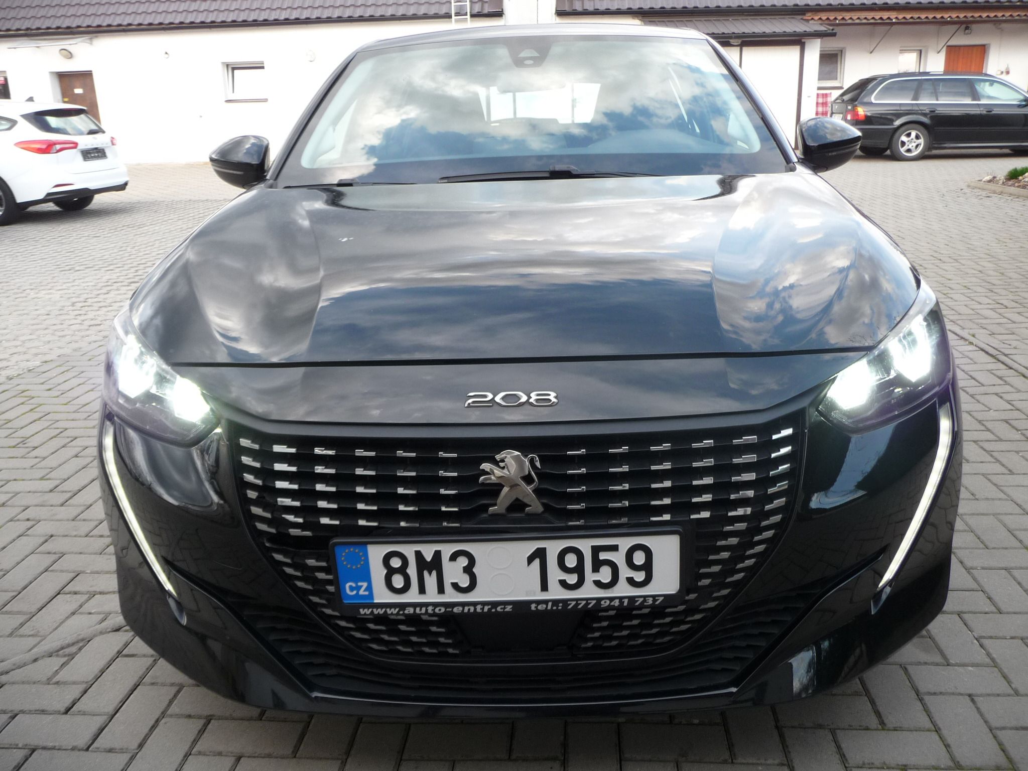 Peugeot 208, 1.2i Alure Puretech po 1.majit - fotka 2