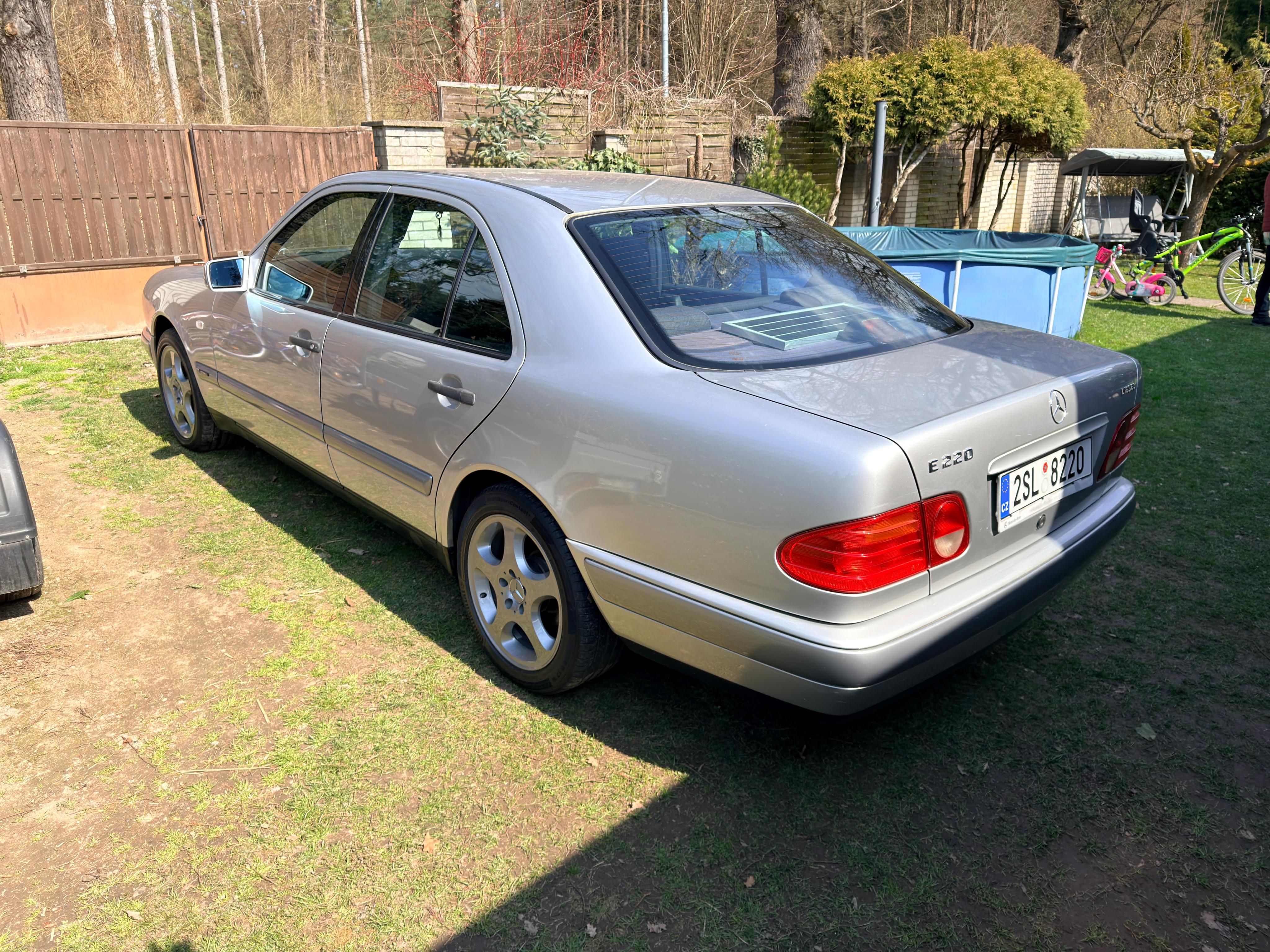 Mercedes-Benz Třídy E, E 220 D - fotka 2