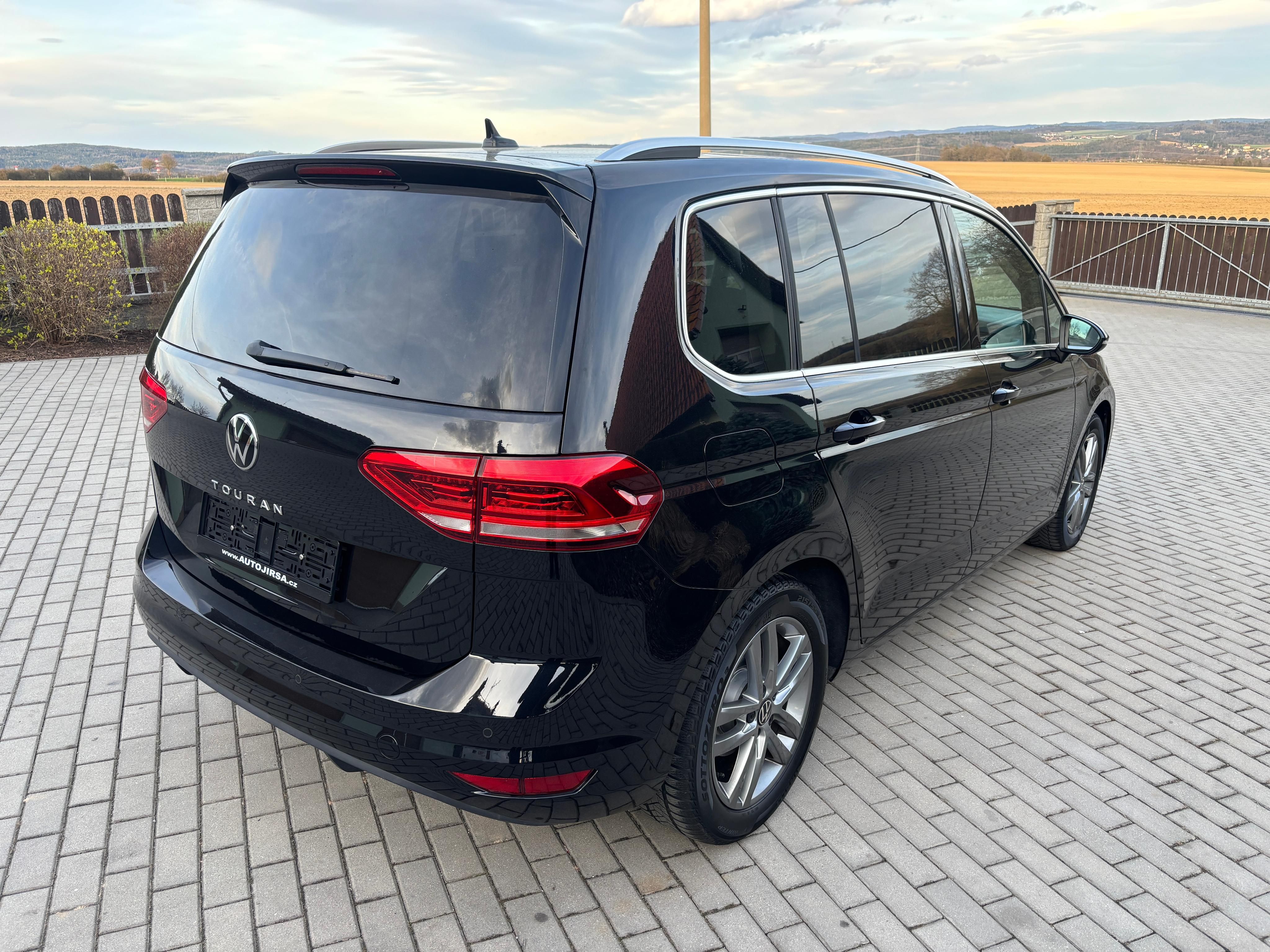 Volkswagen Touran, 2,0TDI HIGHLINE PANORAMA SERVI - fotka 4