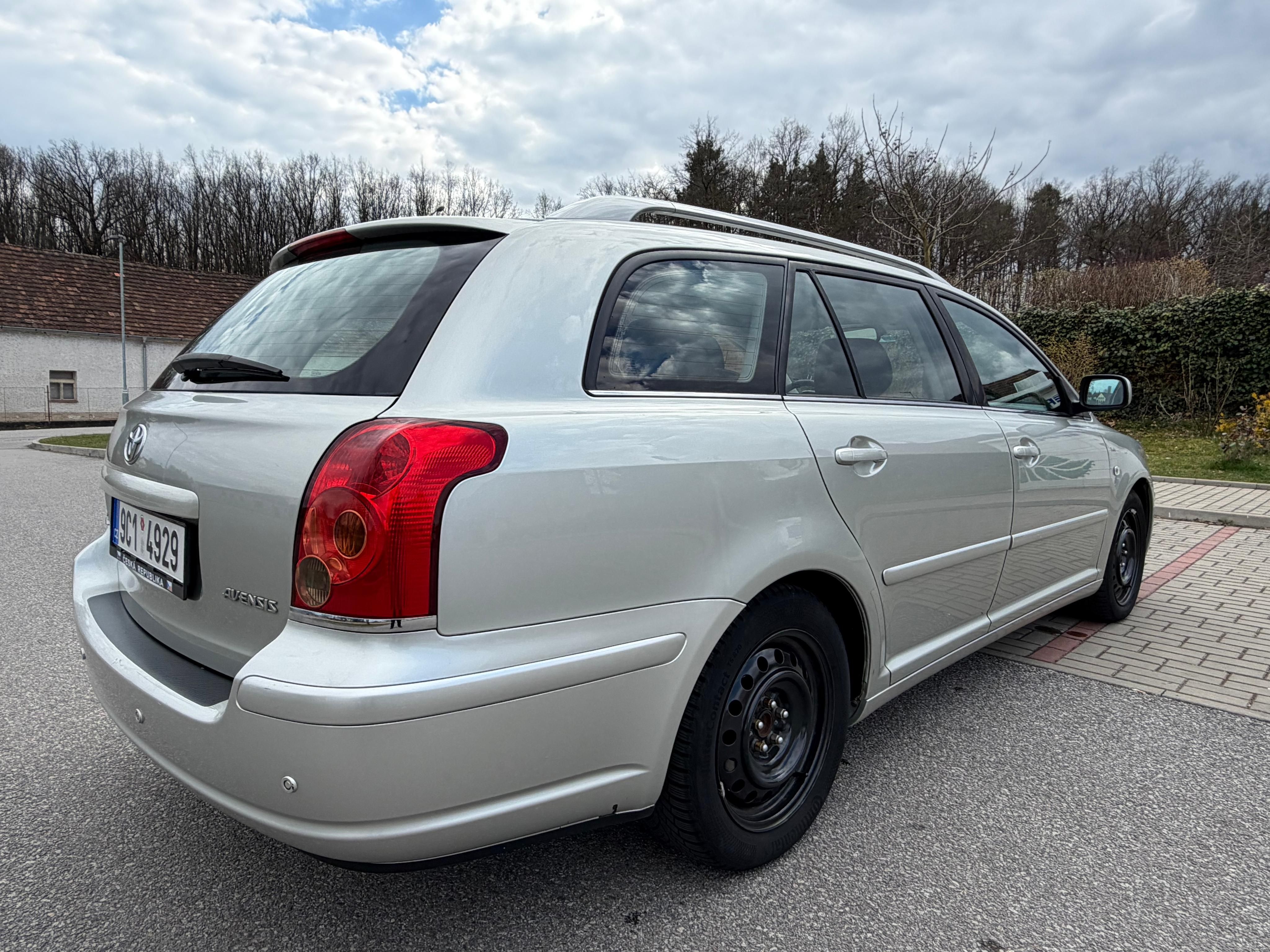 Toyota Avensis, 2.0 benzín - fotka 5