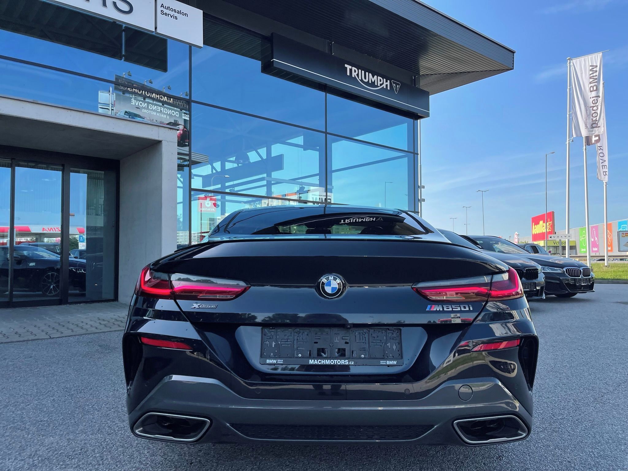 BMW Řada 8, M850i xDrive Coupé 08/2025 - fotka 3