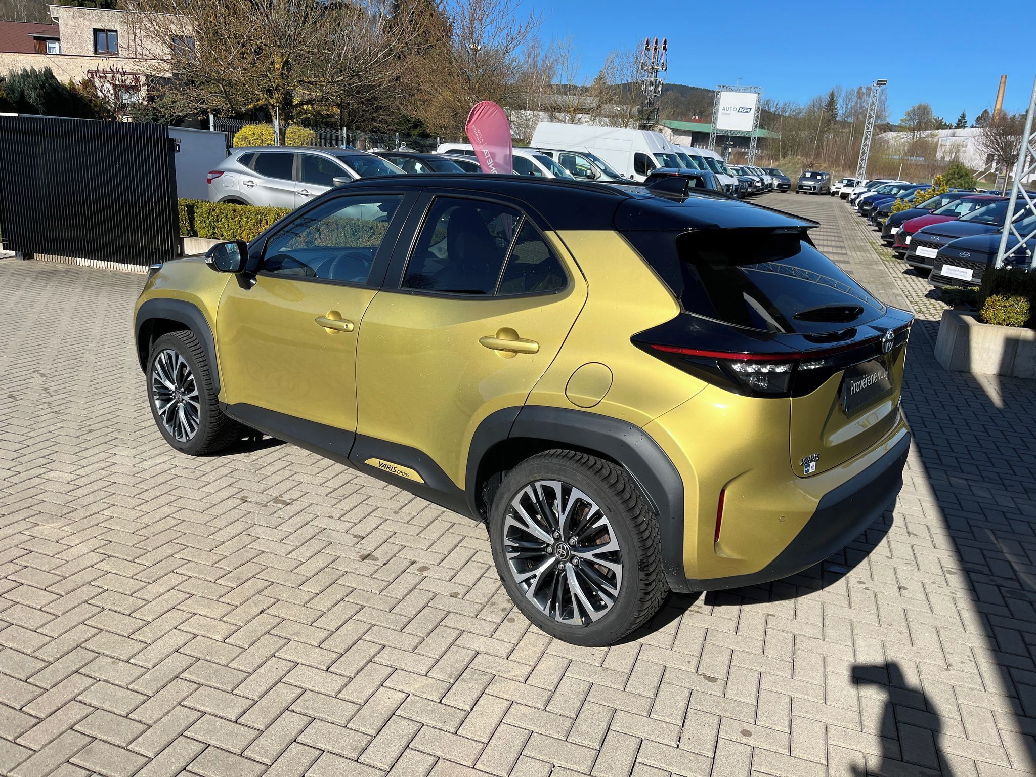 Toyota Yaris Cross, 1.5 Hybrid e-CVT Executive - fotka 4