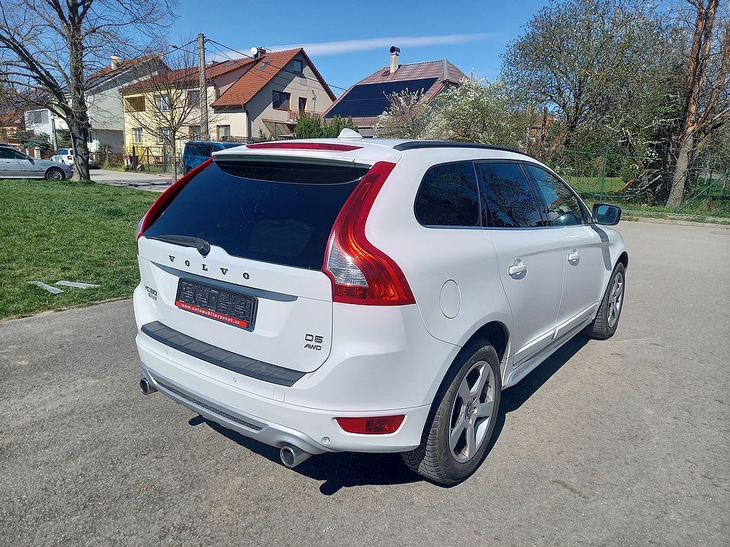 Volvo XC60, 2.4D5 151kw+R-Design+ROZVODY!! - fotka 3