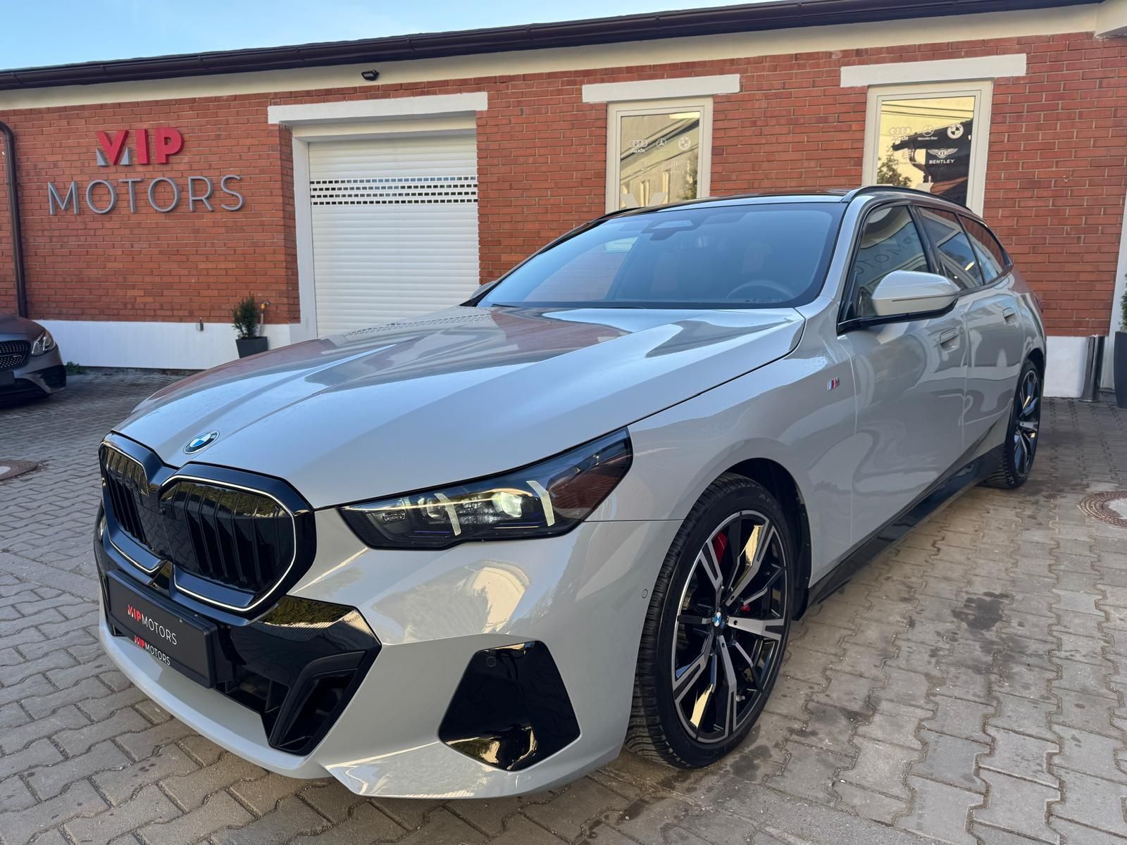 BMW Řada 5, 540xD-M PRO-R21-PANO-H&K