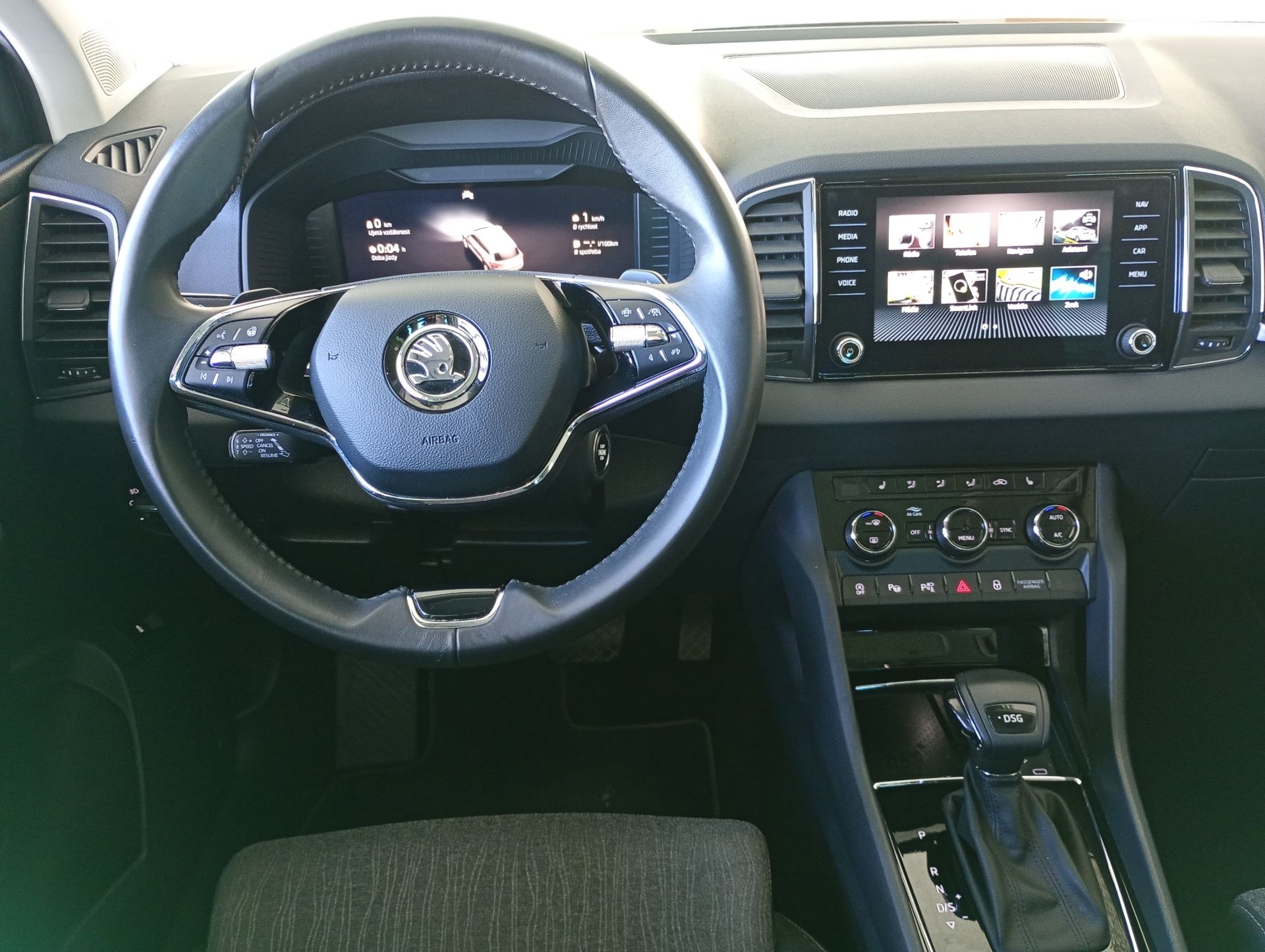Škoda Karoq, 1.5 TSI Style DSG PANORAMA LED - fotka 5