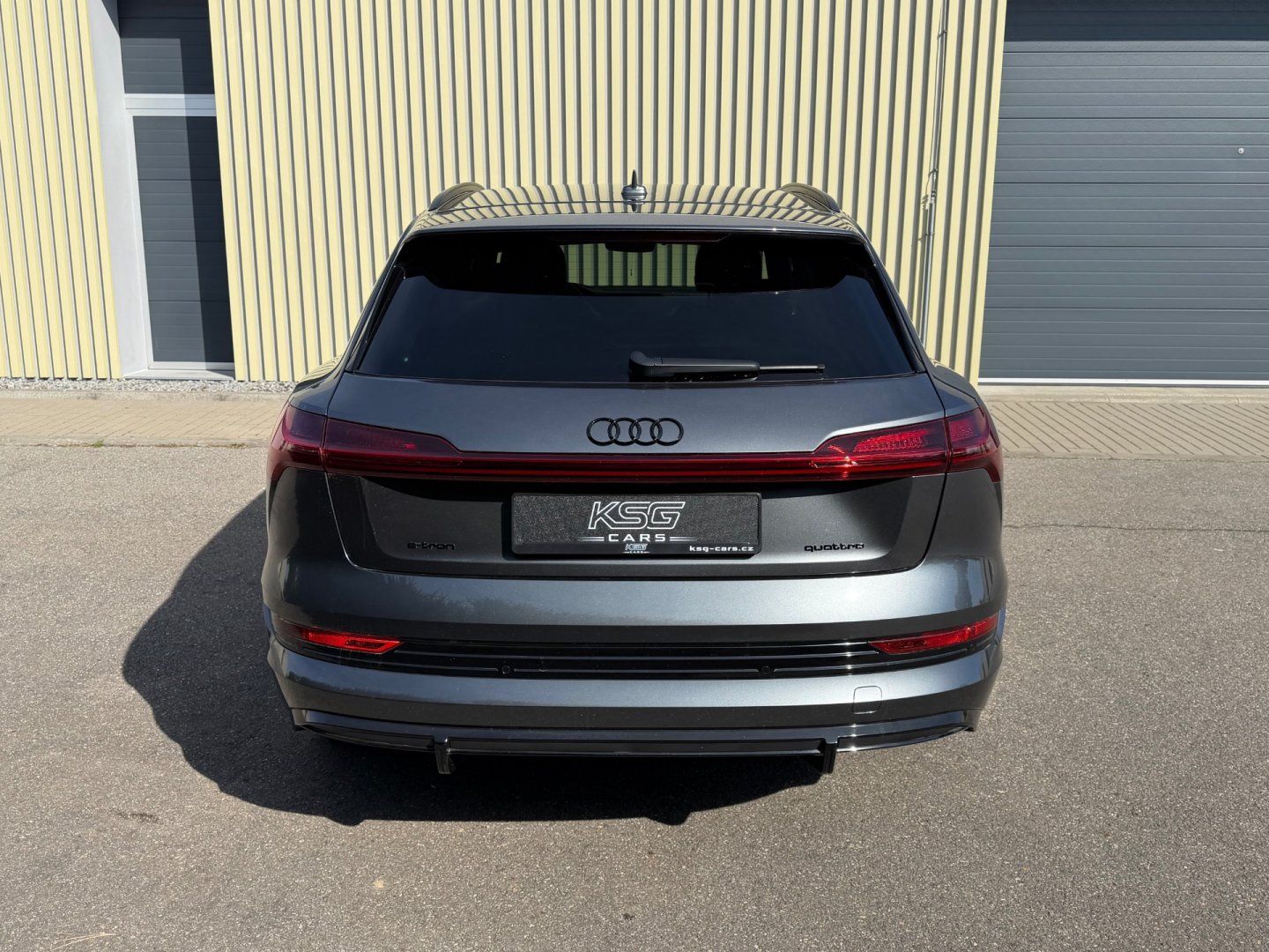 Audi e-tron, 55 300kW! Quattro! S-Line! ČR! - fotka 6