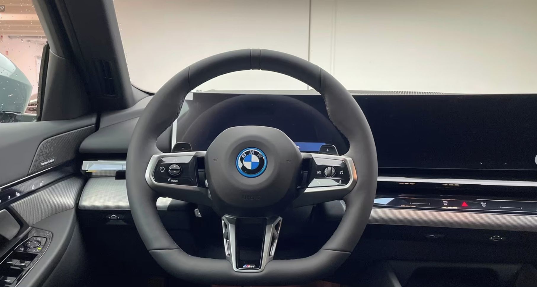 BMW Řada 5, 550e A xDrive Tou M-Sport,Pano - fotka 4