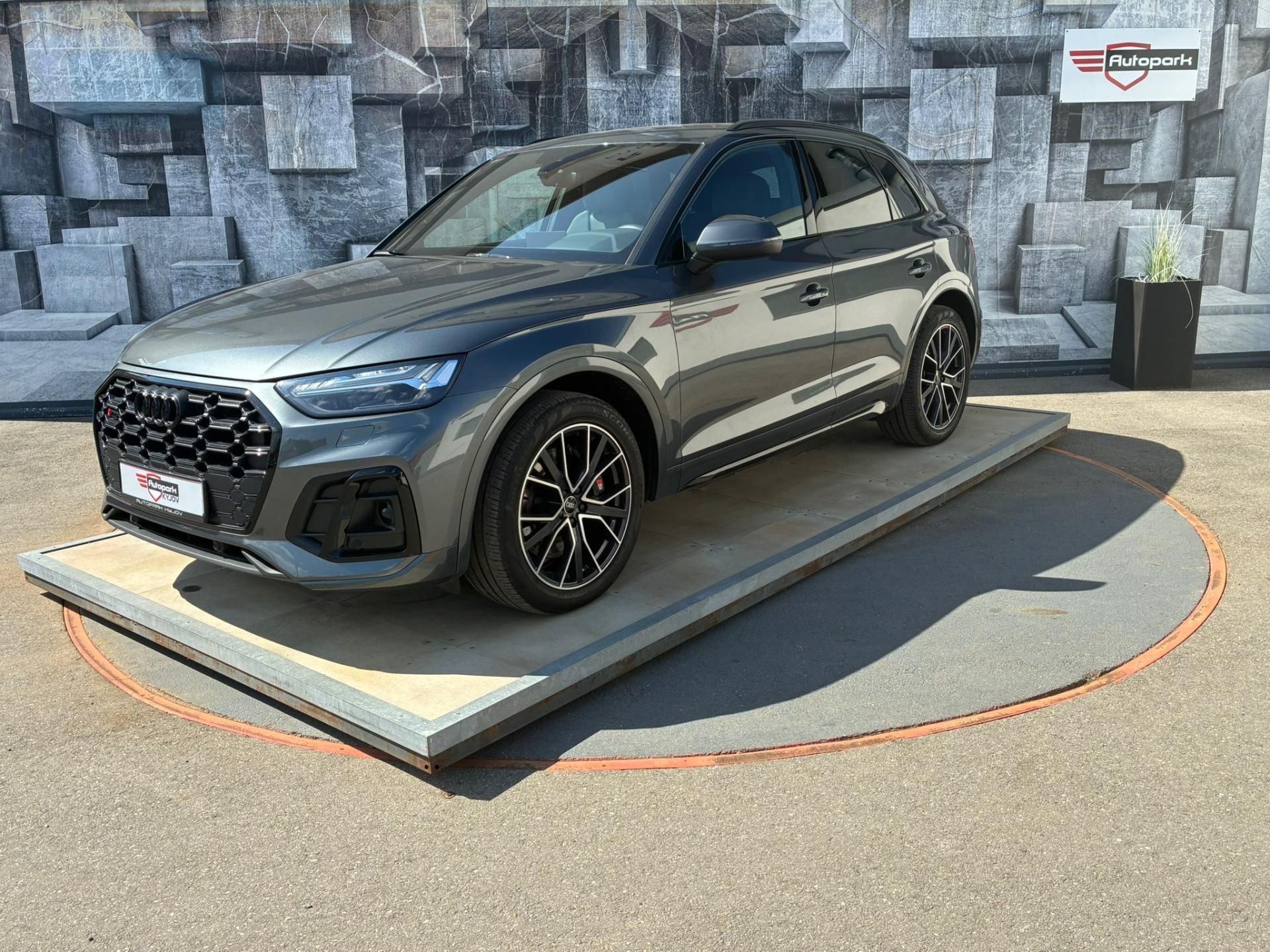 Audi SQ5, 3.0TDi,251KW,4x4,DPH,B&O,SLINE - fotka 3
