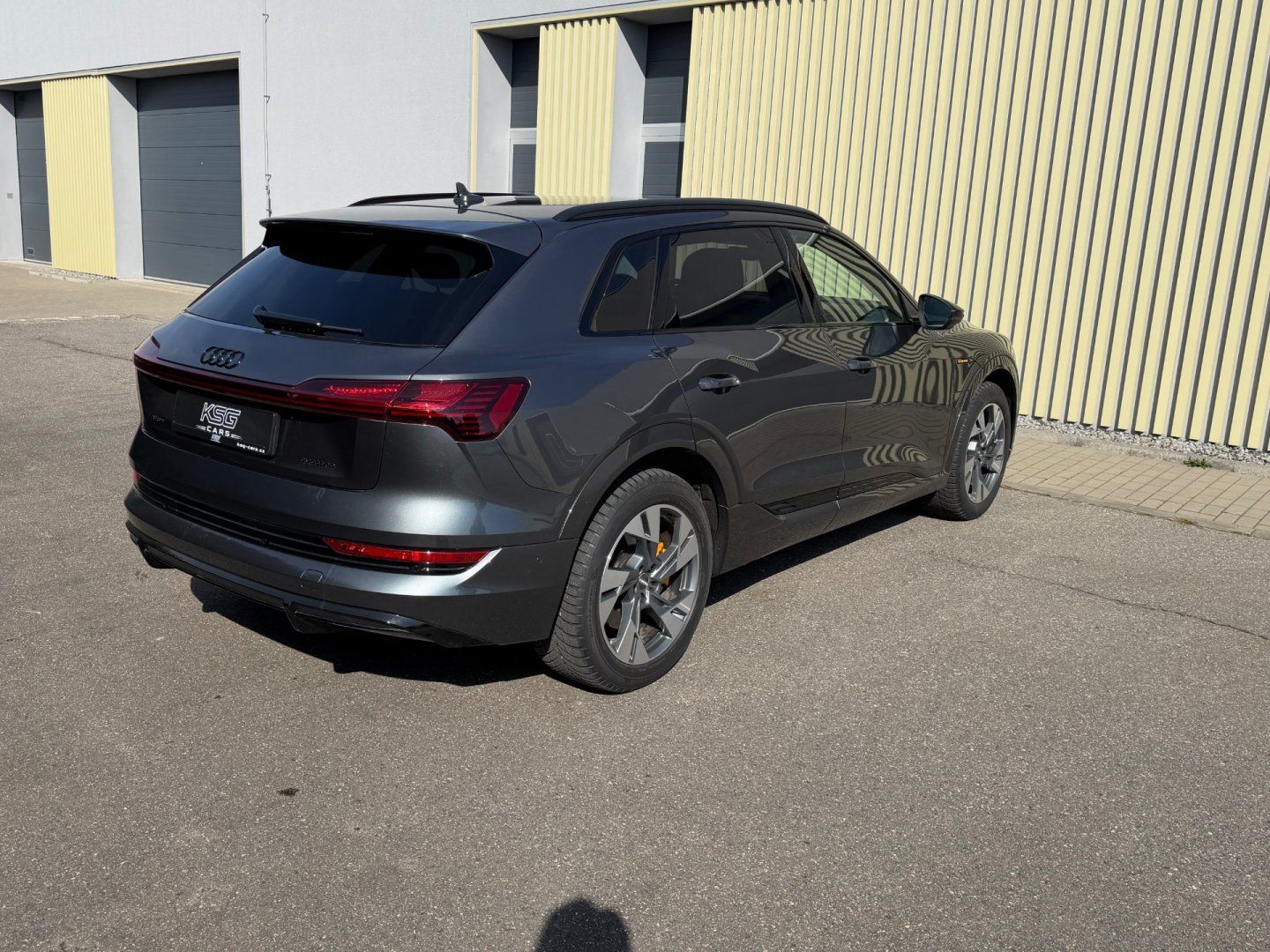 Audi e-tron, 55 300kW! Quattro! S-Line! ČR! - fotka 5