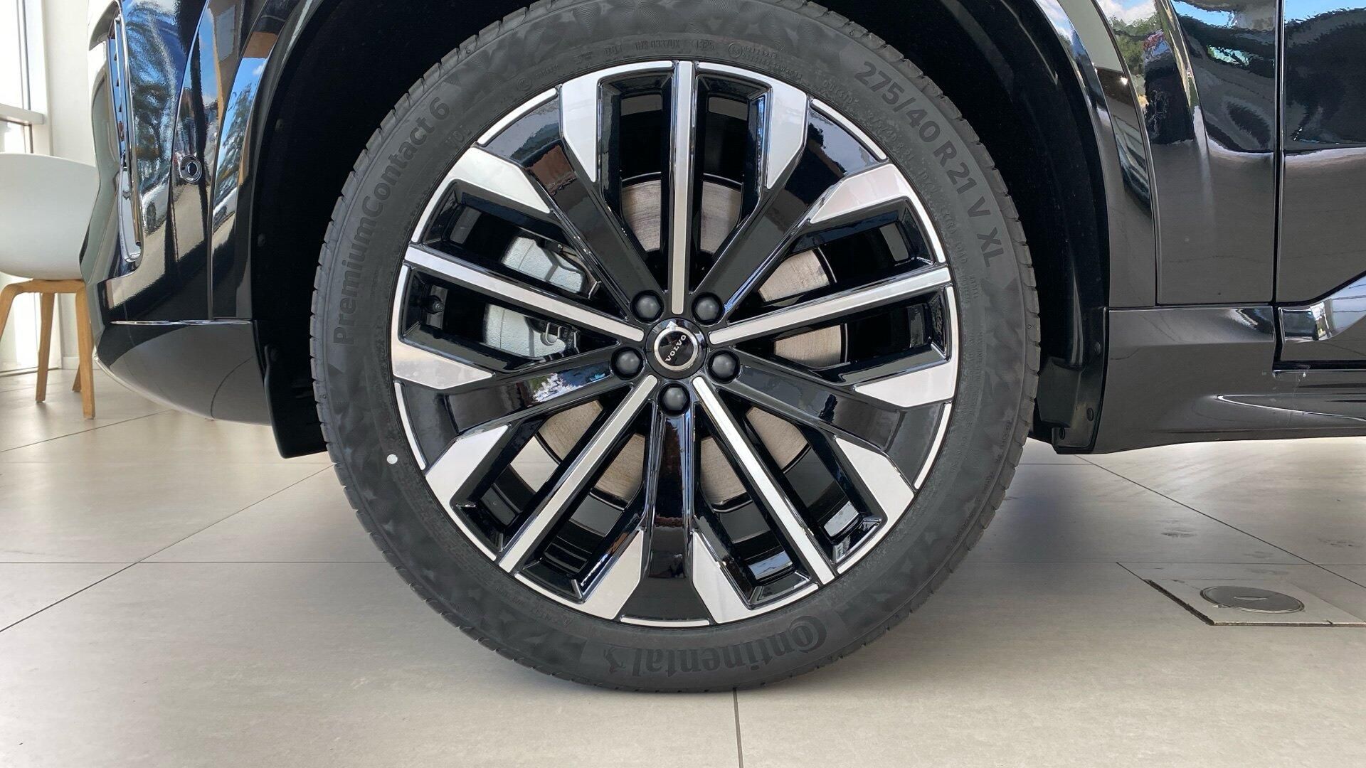 Volvo XC90, PLUS DARK, B5 AWD, 184+10 kW / - fotka 6
