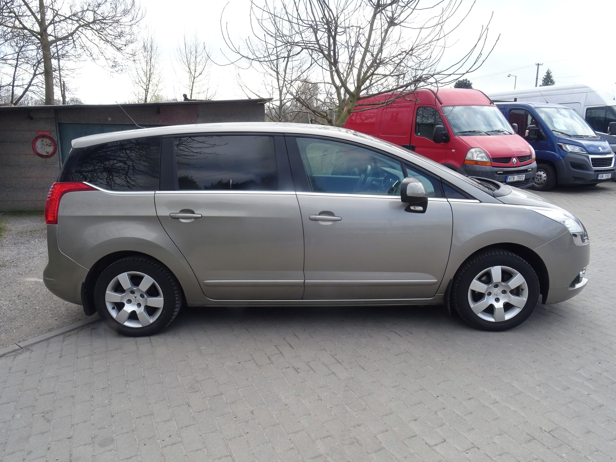 Peugeot 5008, 1.6 D - fotka 3
