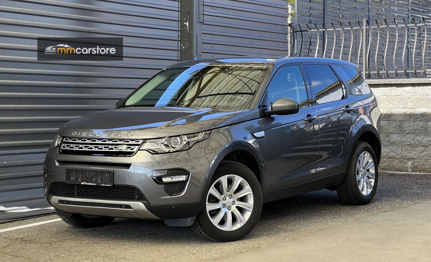 Land Rover Discovery, 2.0 TD4 HSE, KŮŽE, 7 MÍST - fotka 3