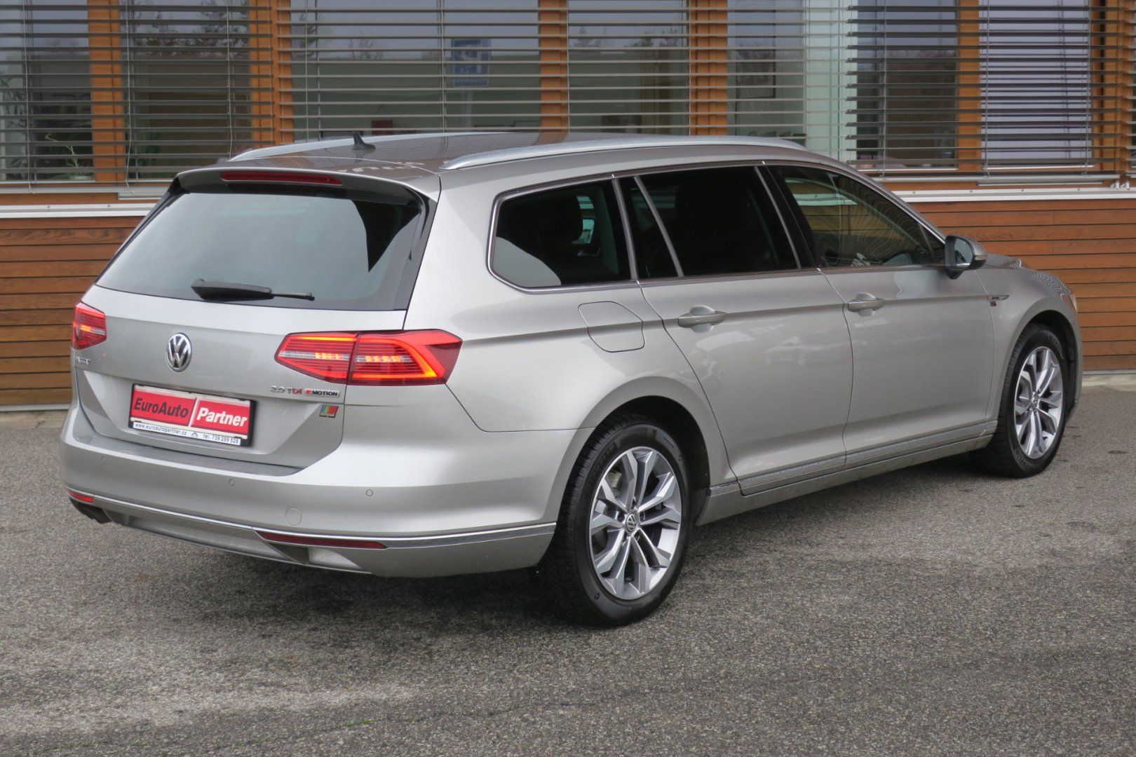 Volkswagen Passat, 2.0TDI 140kW 4MOT DSG Highline - fotka 5