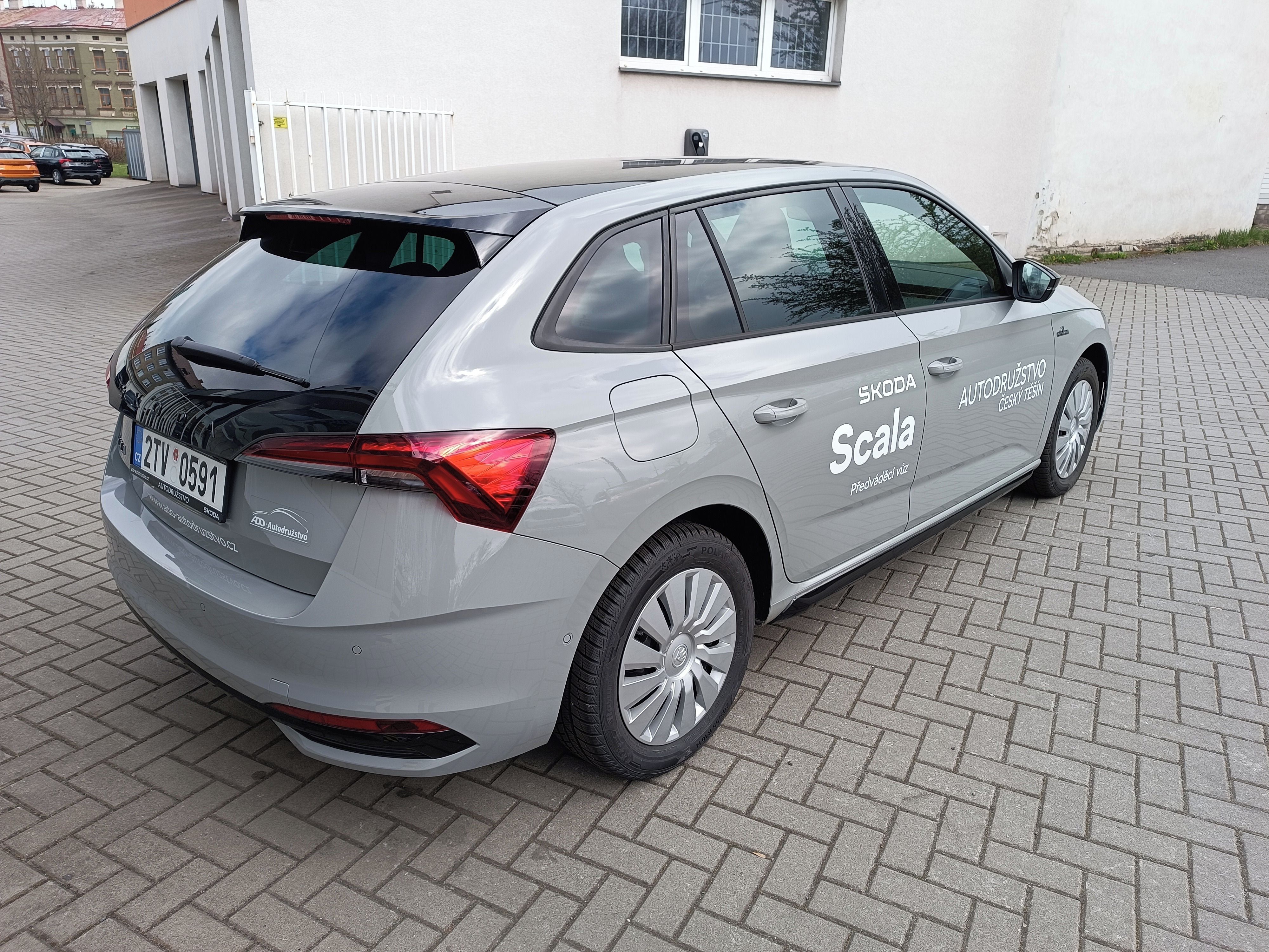 Škoda Scala, MontCarlo 1,5TSI 110kW 6st.man - fotka 4