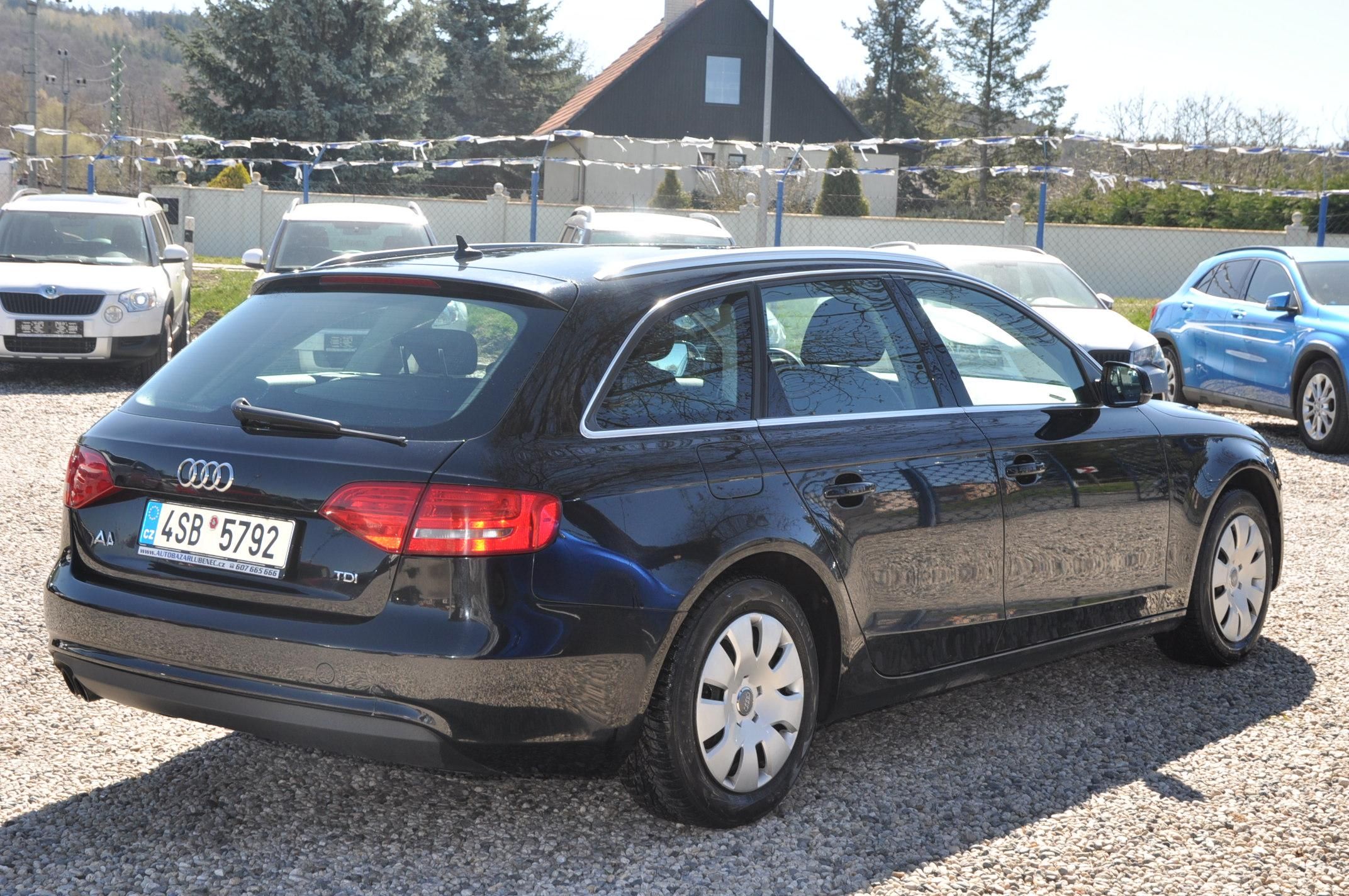 Audi A4, 2.0TDi 110kW KOMBI A/T - fotka 3