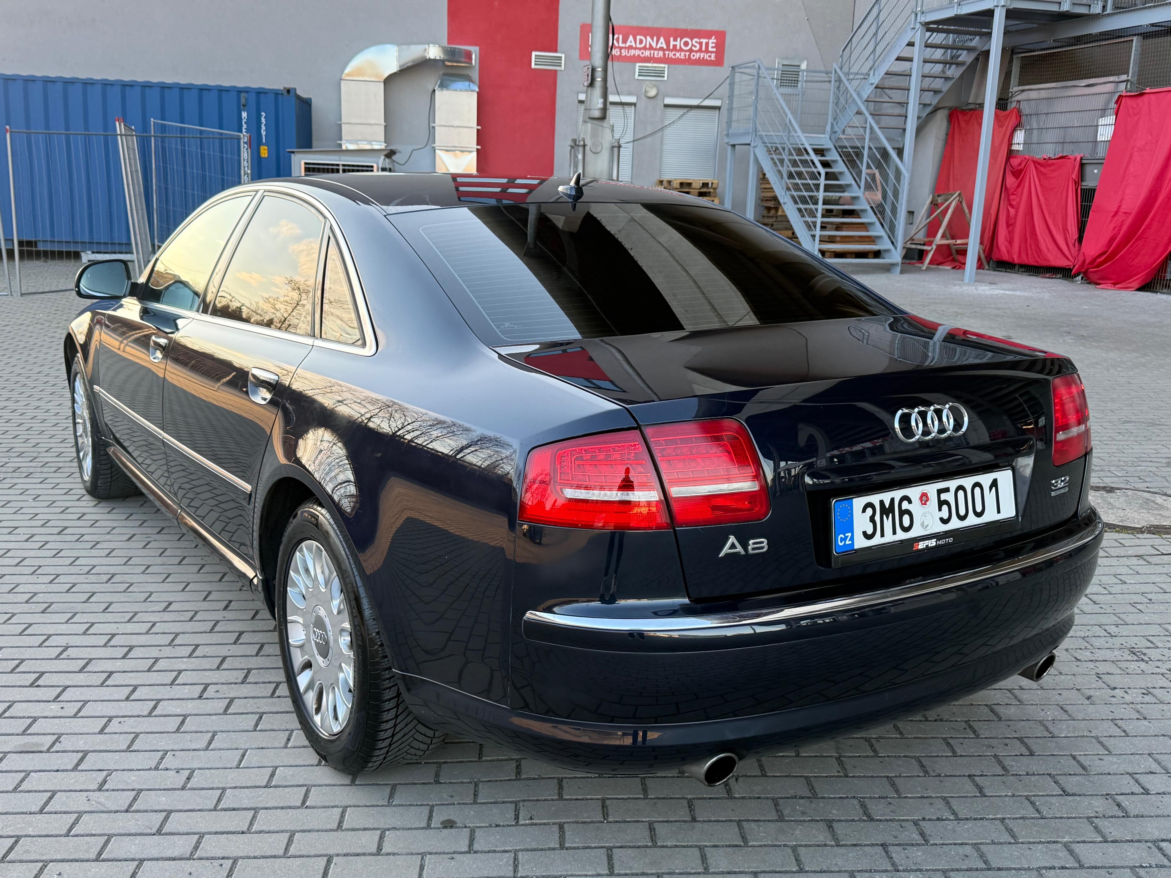 Audi A8, 3.2 V6, 191kw 4x4 Původ ČR - fotka 3