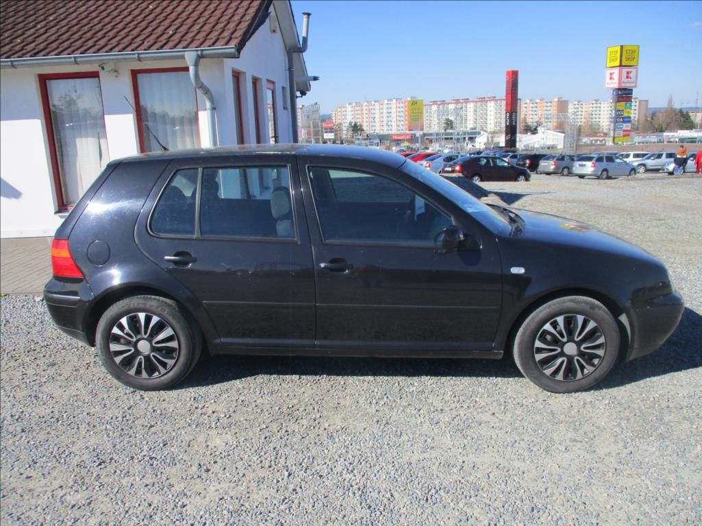 Volkswagen Golf, 1,6 i, klimatizace, ABS, - fotka 4