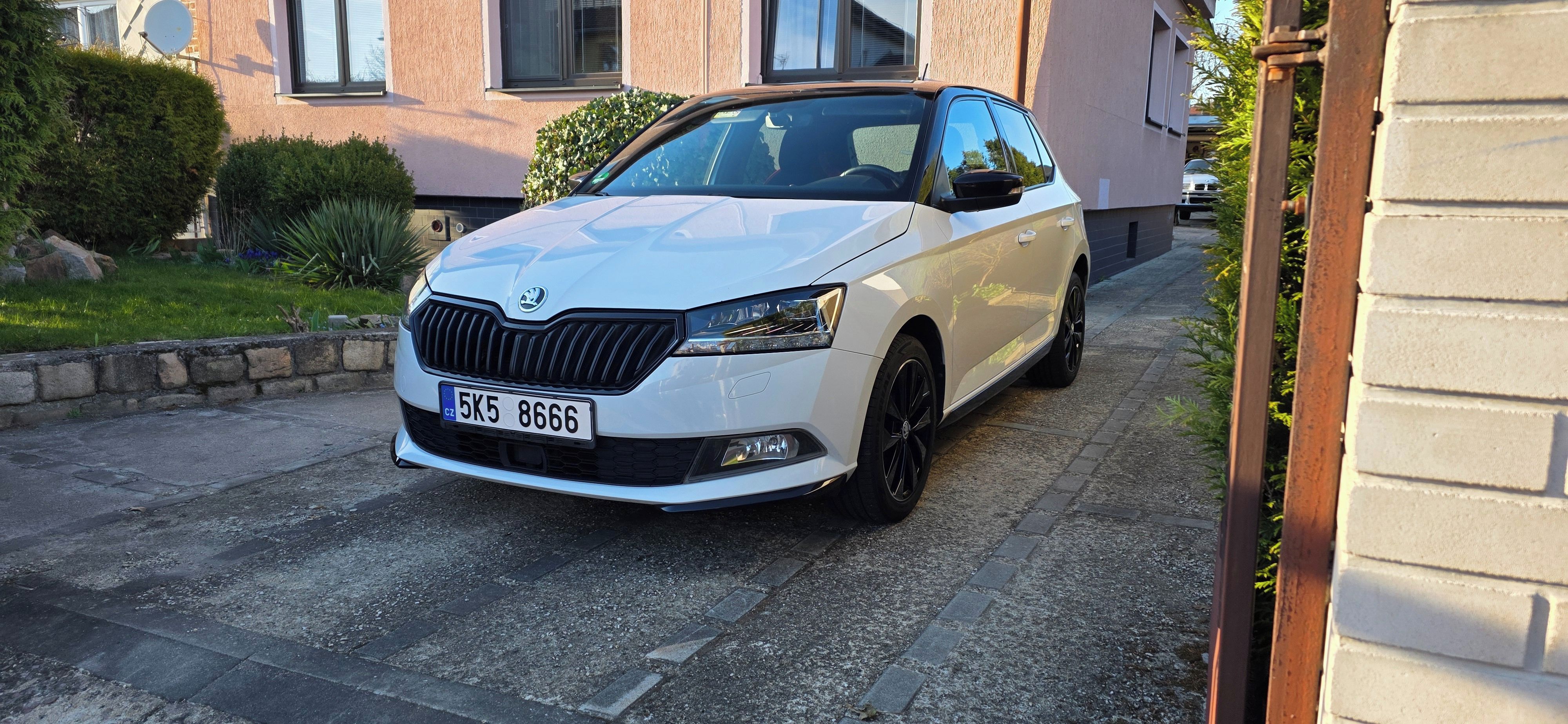 Škoda Fabia, 1.0TSI Monte Carlo - fotka 2