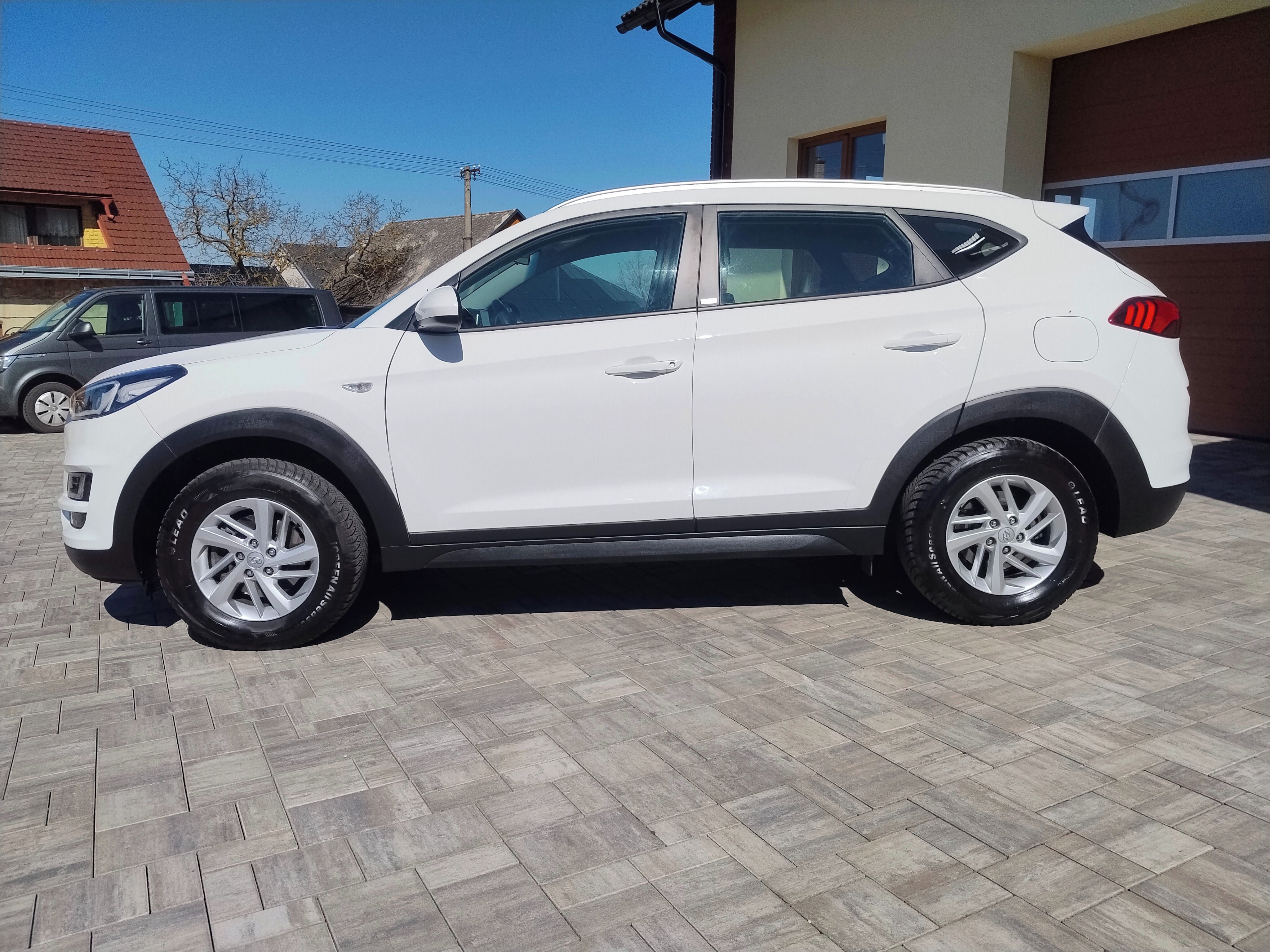 Hyundai Tucson, 1,6i 97Kw r.v.2020 naj.48900Km - fotka 2
