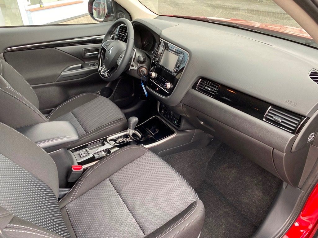 Mitsubishi Outlander, 2.0 AUT,1majitel koupeno V ČR - fotka 5