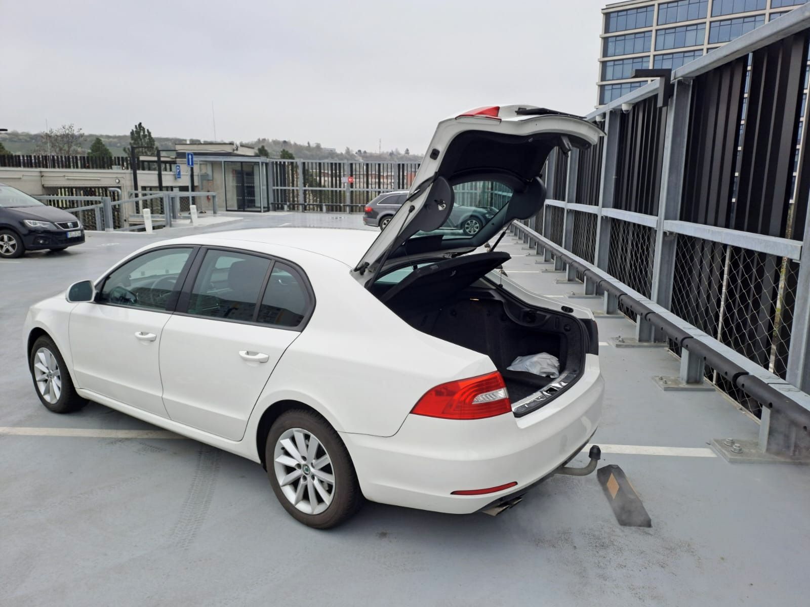 Škoda Superb, 2.OTDi 103kw/140k-Facelift - fotka 5