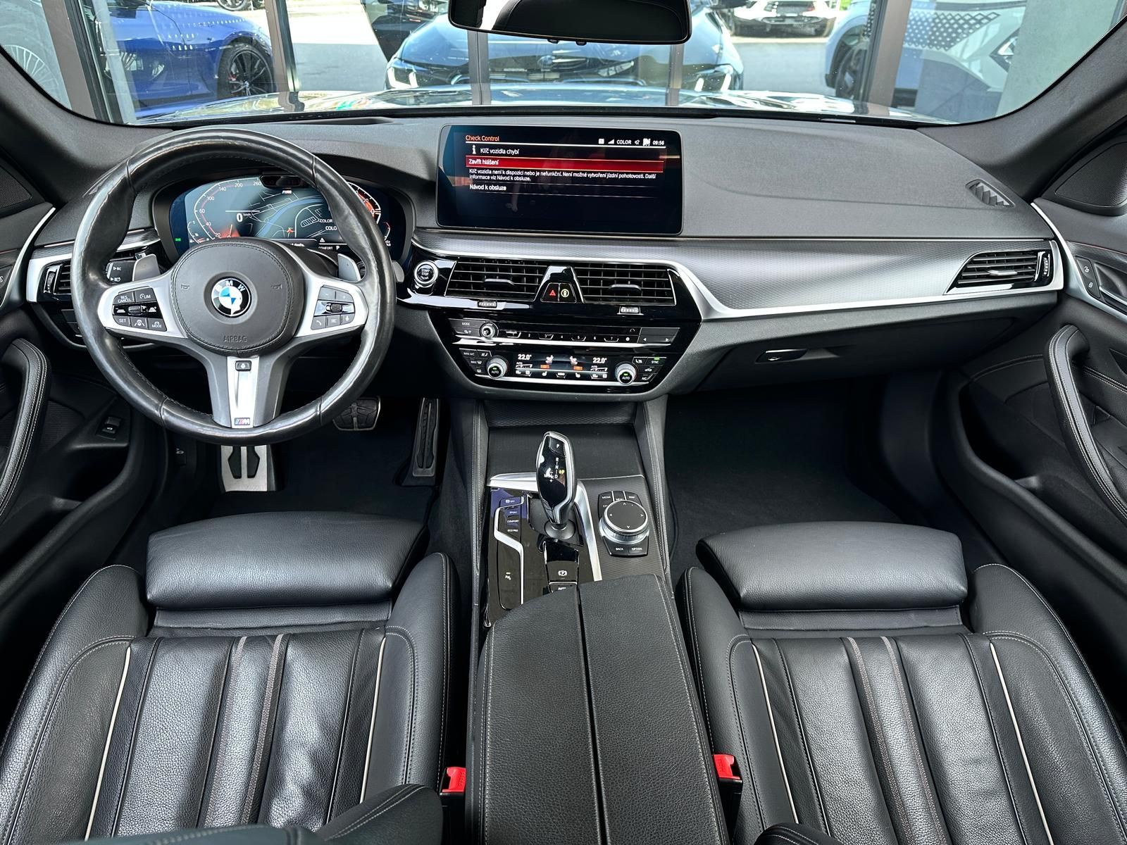 BMW Řada 5, 540i xDrive LASER PANO TAŽNÉ - fotka 6