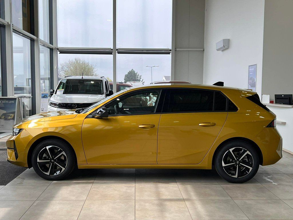 Opel Astra, Edition HB 1.2 Hybrid 145k - fotka 5