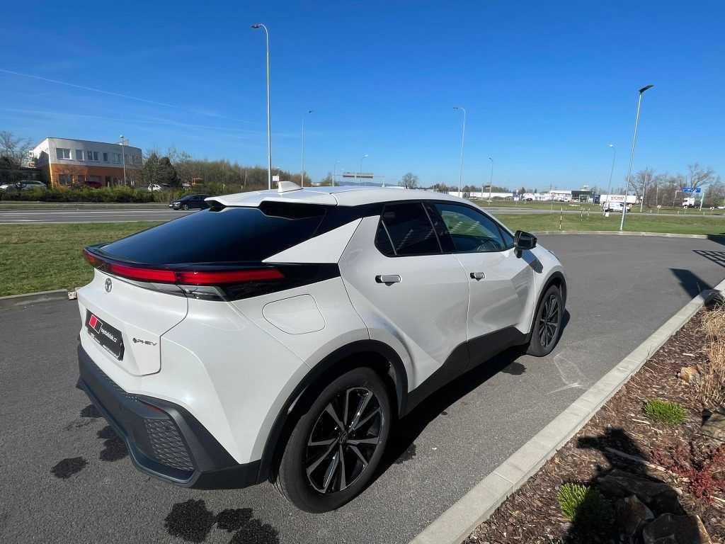 Toyota C-HR, 2.0 Plug-in Hybrid Style FWD - fotka 6