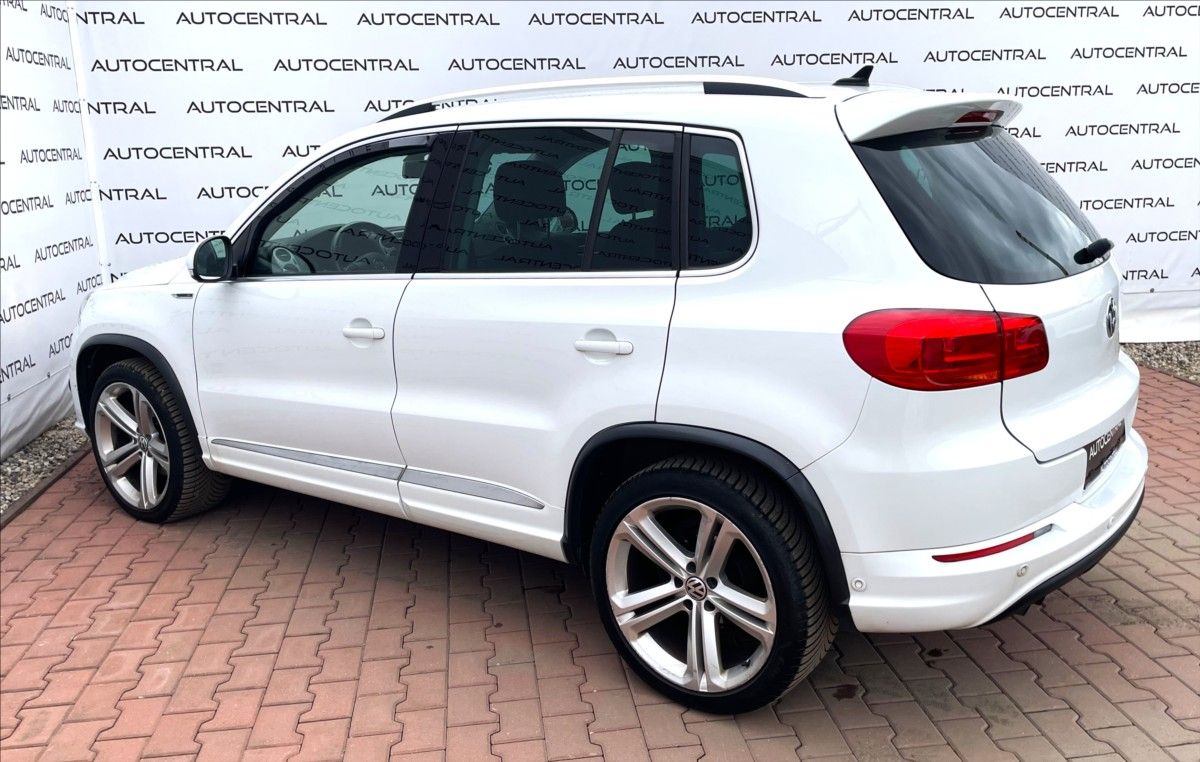 Volkswagen Tiguan, 2,0 TDi,103kW,R-line,4x4,serv. - fotka 6