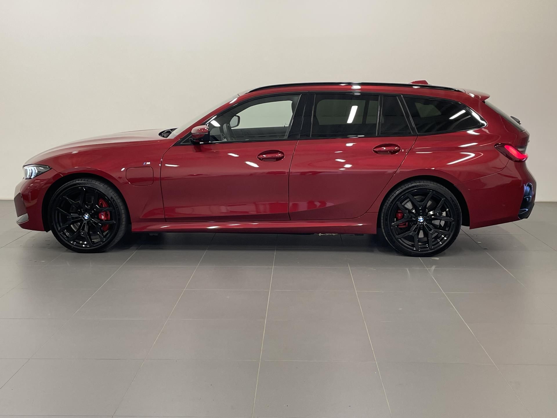 BMW Řada 3, 330e xDrive Touring M PRO - fotka 3